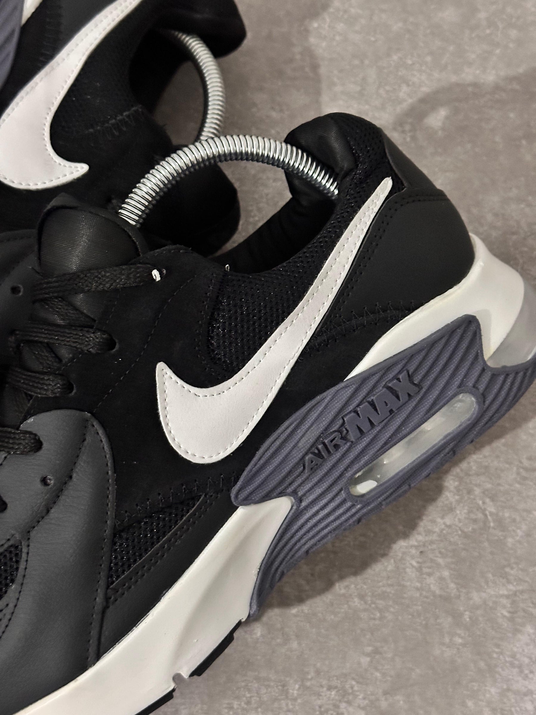 Tênis Nike Air Max Excee - Preto/Branco
