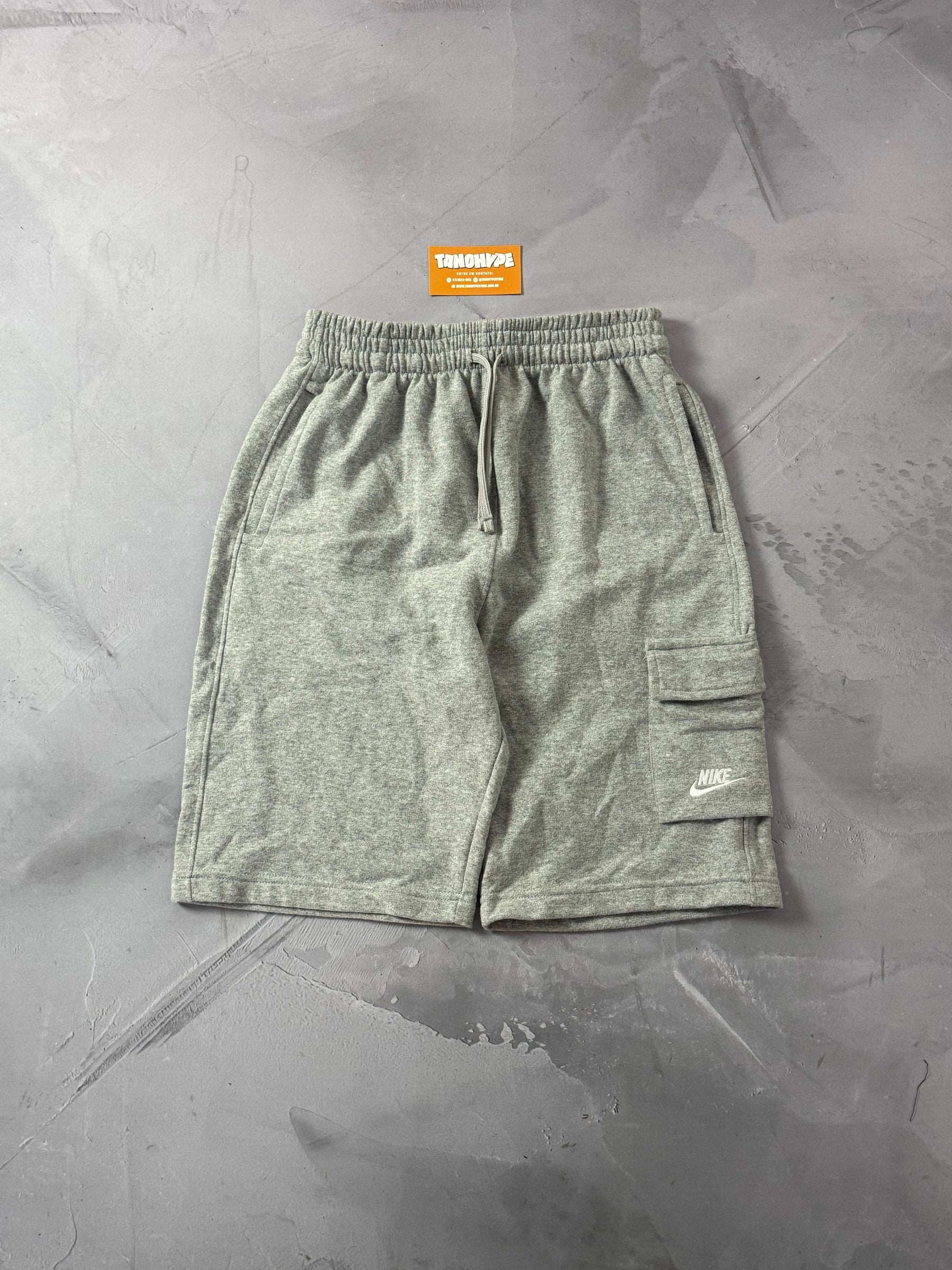Shorts Moletom Nike Cargo - Cinza