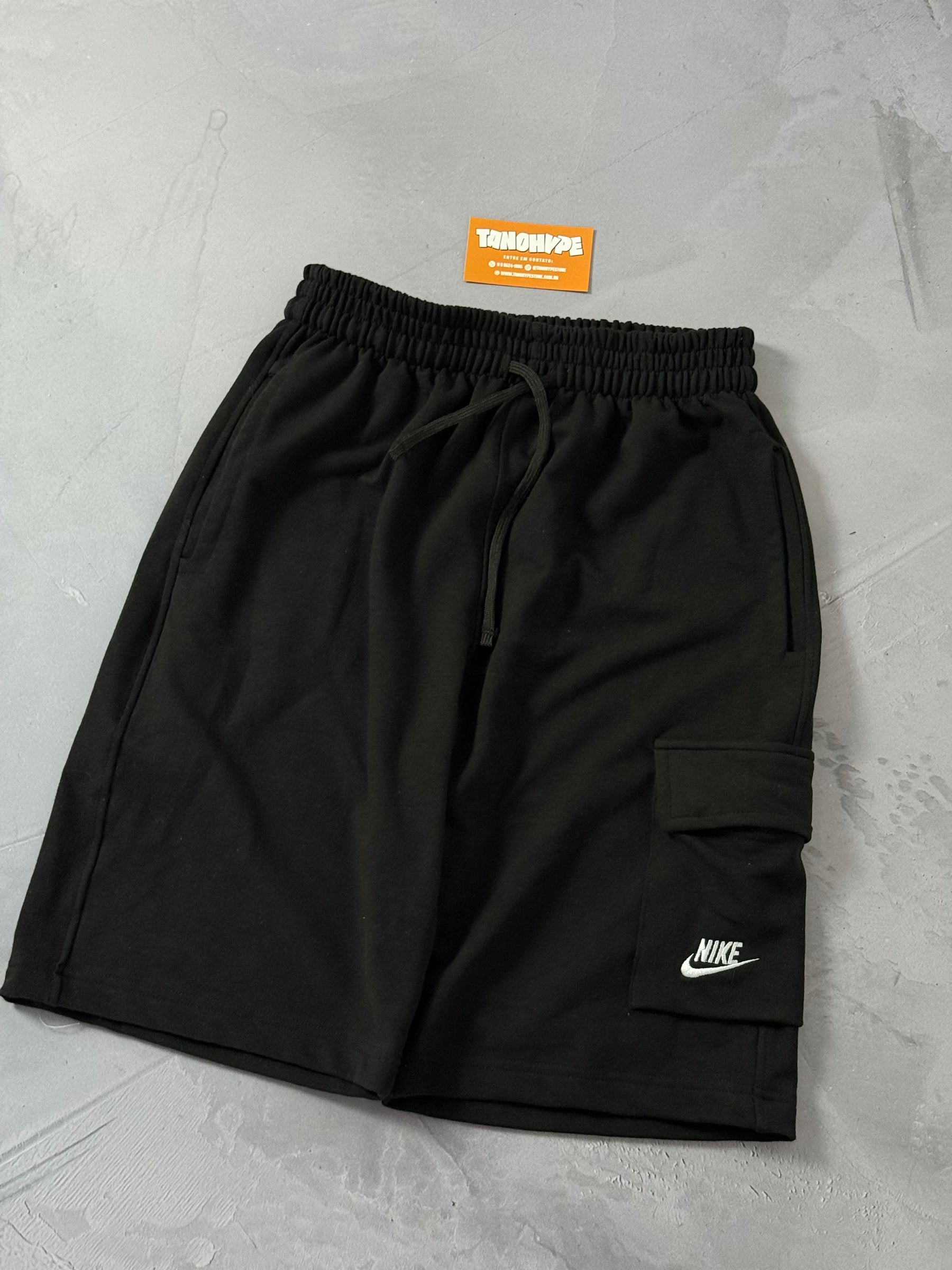 Shorts Moletom Nike Cargo - Preto