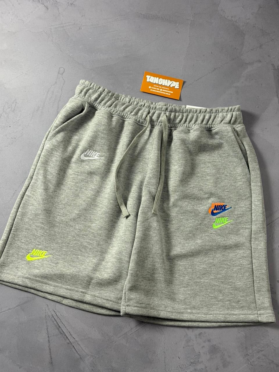 Shorts Moletom Nike Multi Swoosh - Cinza