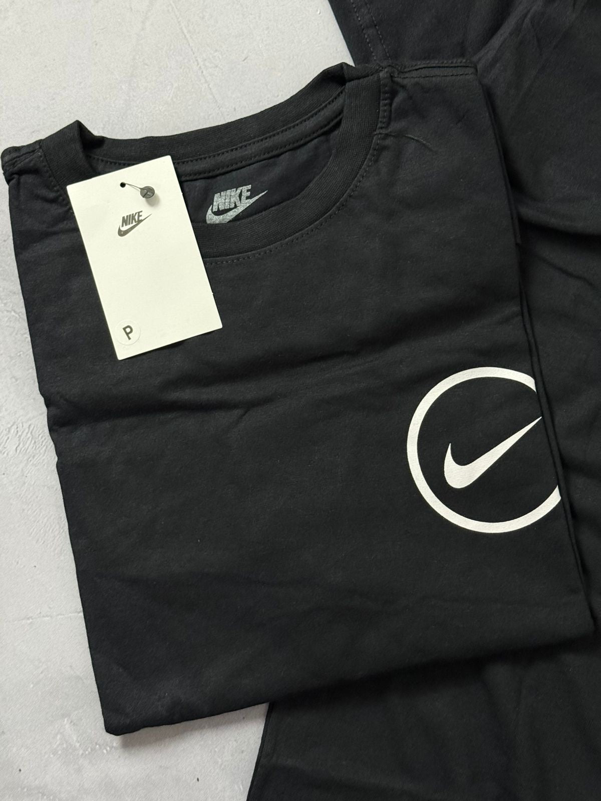 Camiseta Nike Circle - Preto