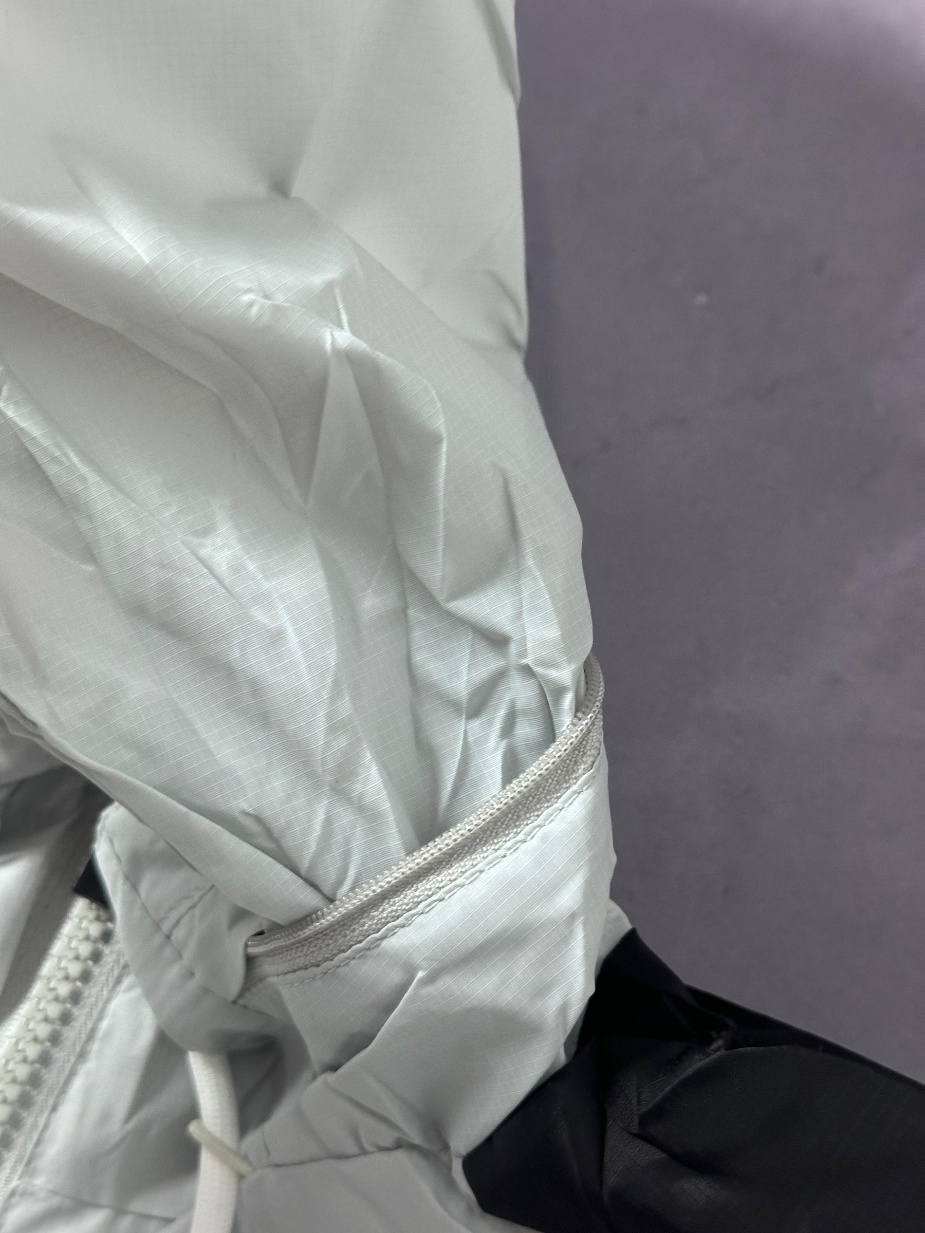 Corta Vento Nike Windrunner - Preto e Cinza