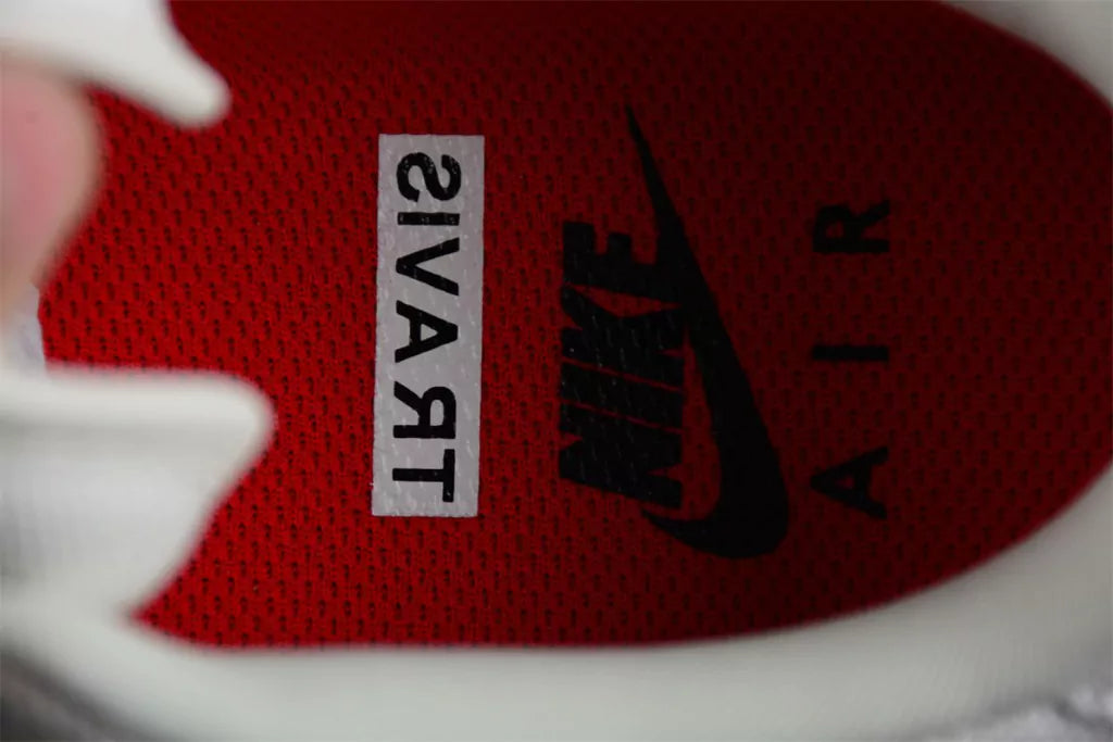 Tênis Nike Air Force 1 x Travis Scott