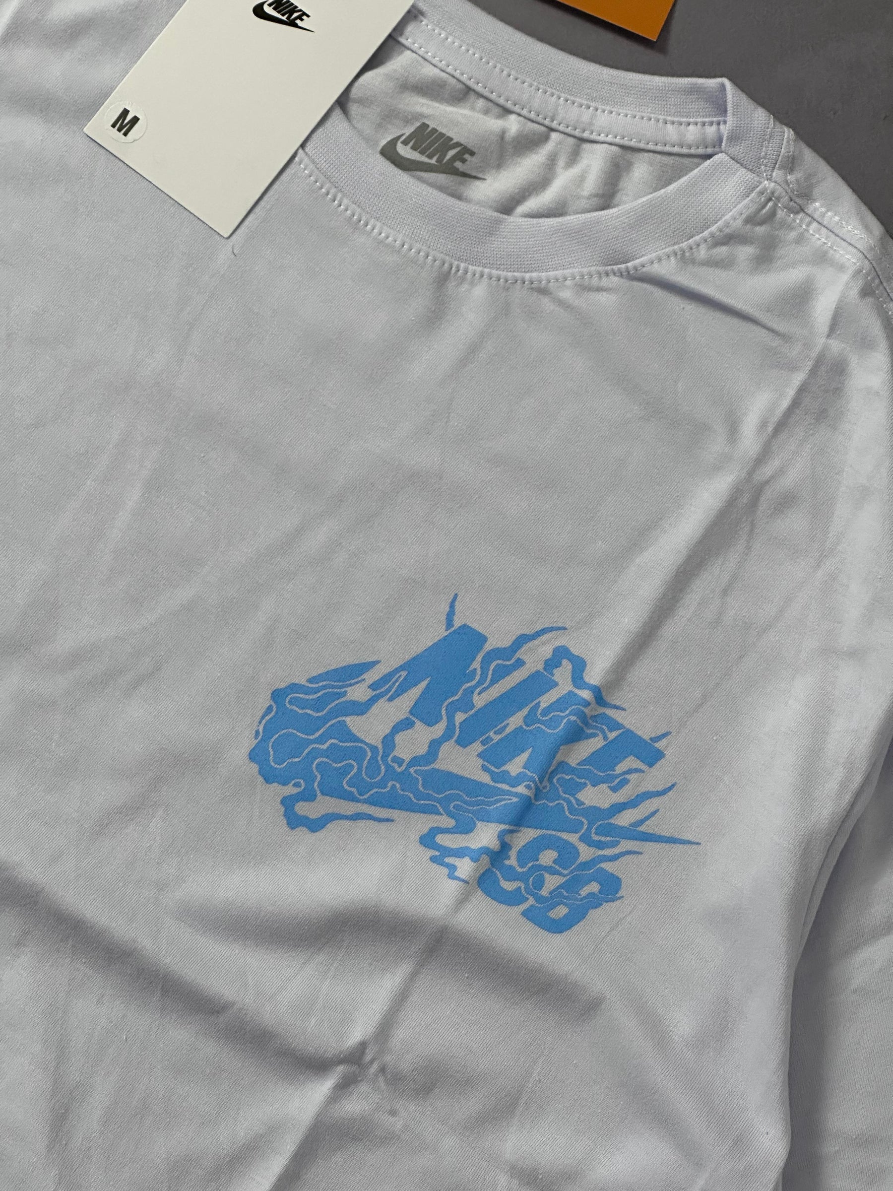 Camiseta Nike Sb Dragon - Branco/Azul