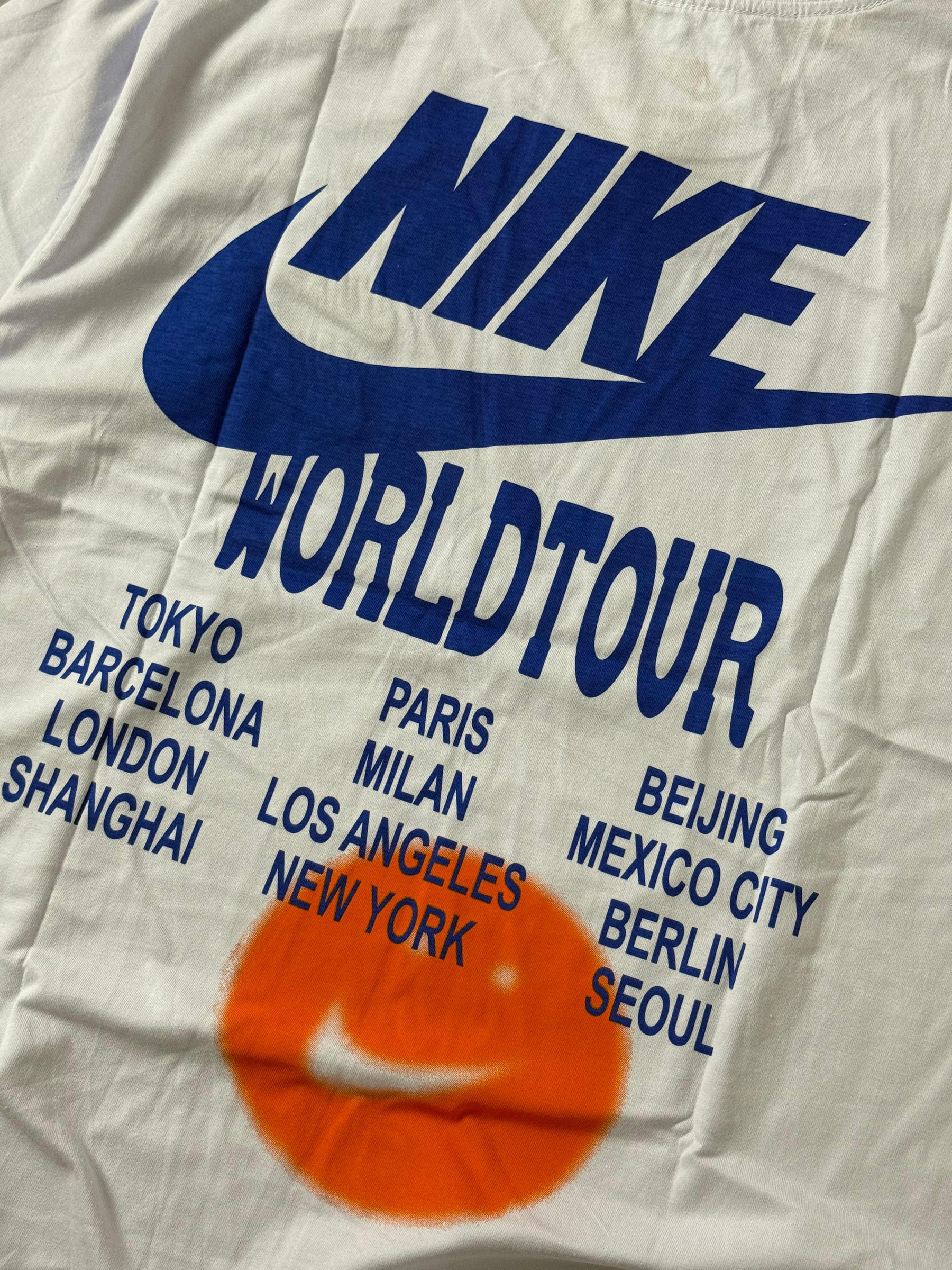 Camiseta Nike World Tour 2.0 - Branco