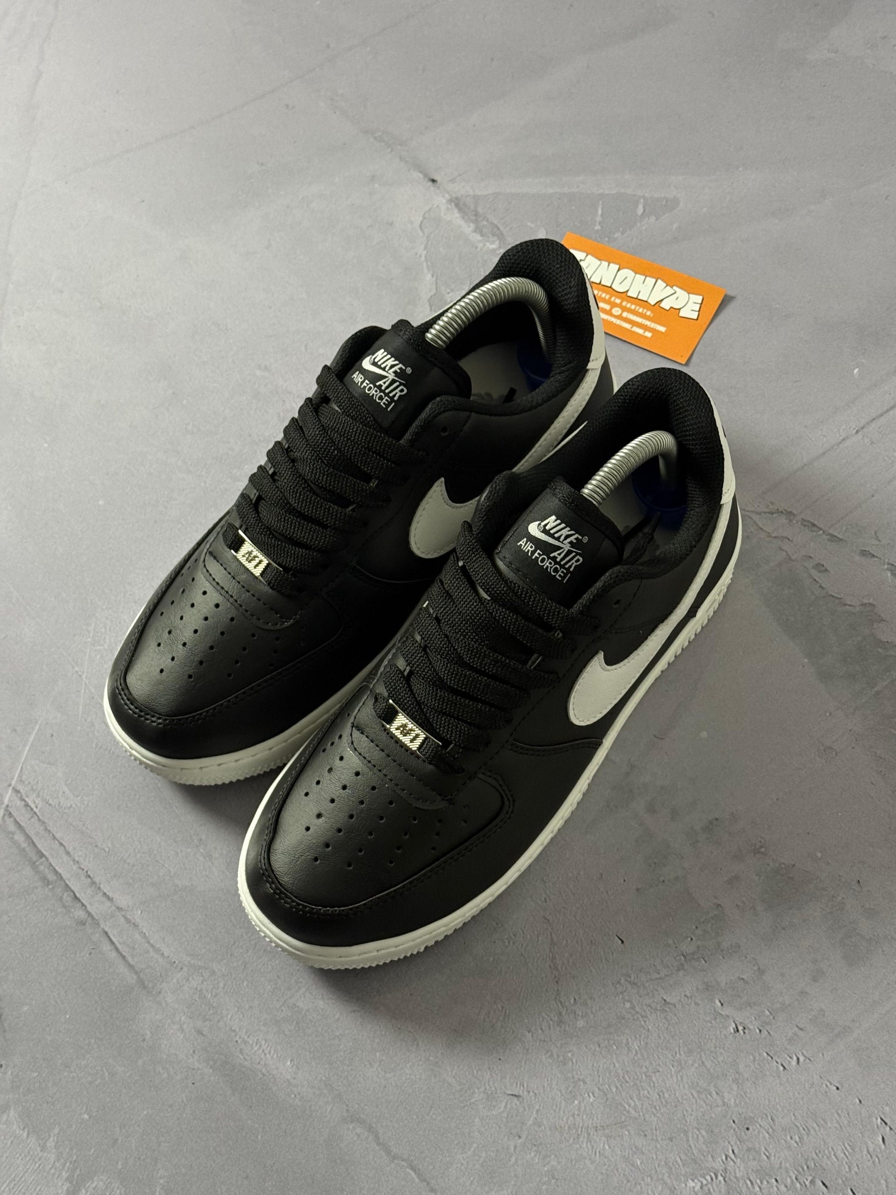 Tênis Nike Air Force 1 - Preto e Branco