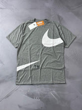 Camiseta Nike Big Swoosh TM - Cinza