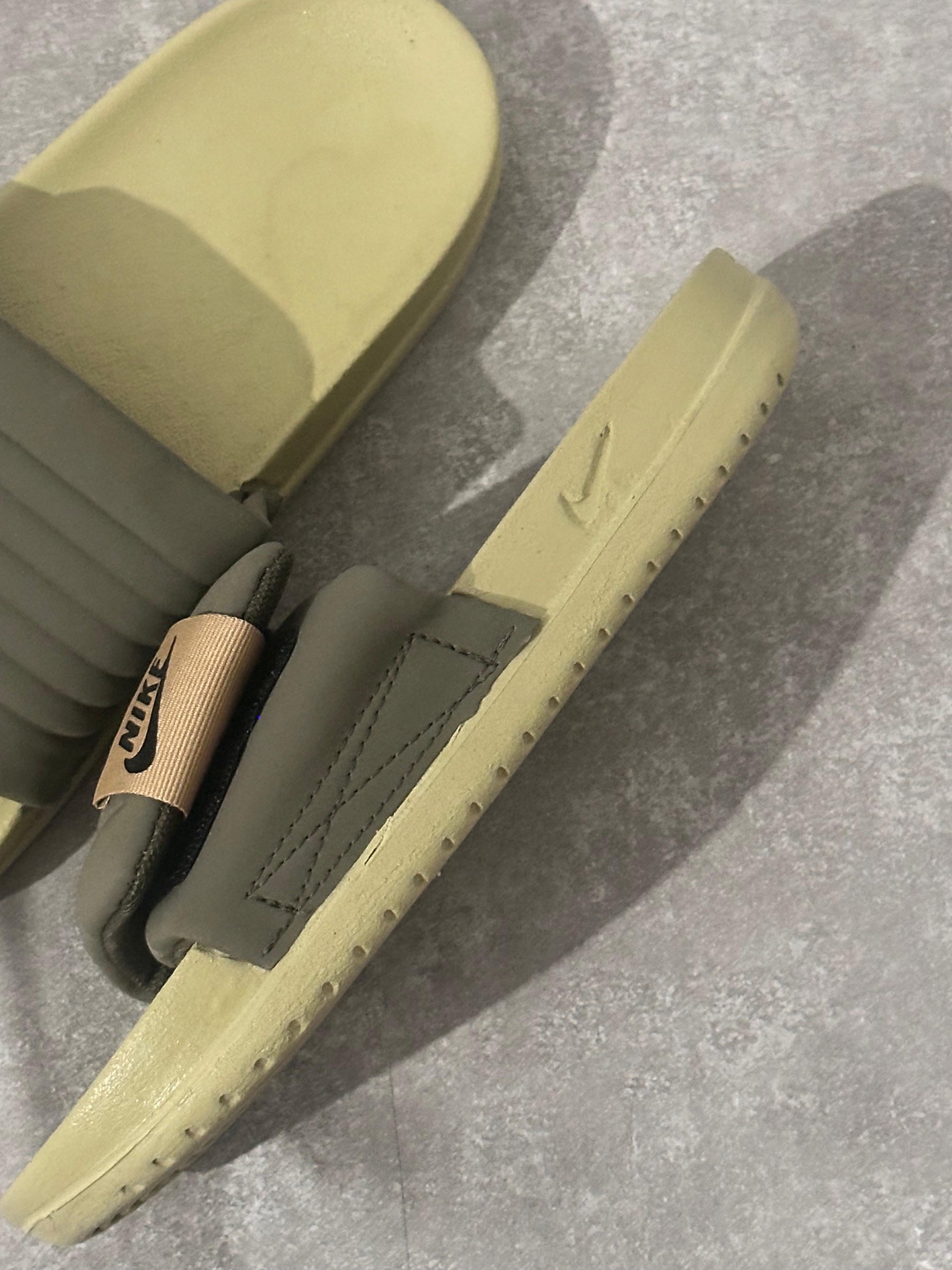 Chinelo Slide Nike Offcourt Adjust - Verde Militar