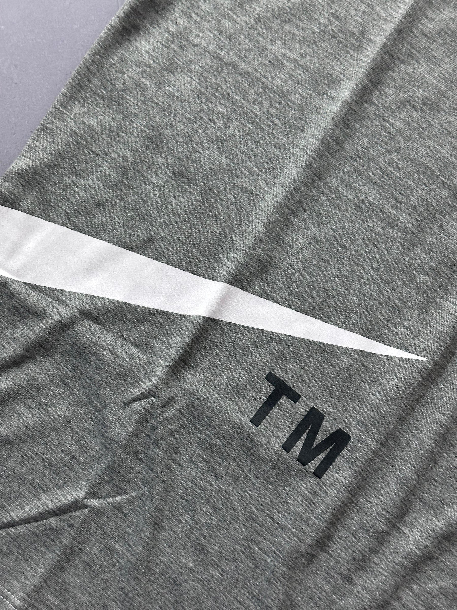 Camiseta Nike Big Swoosh TM - Cinza