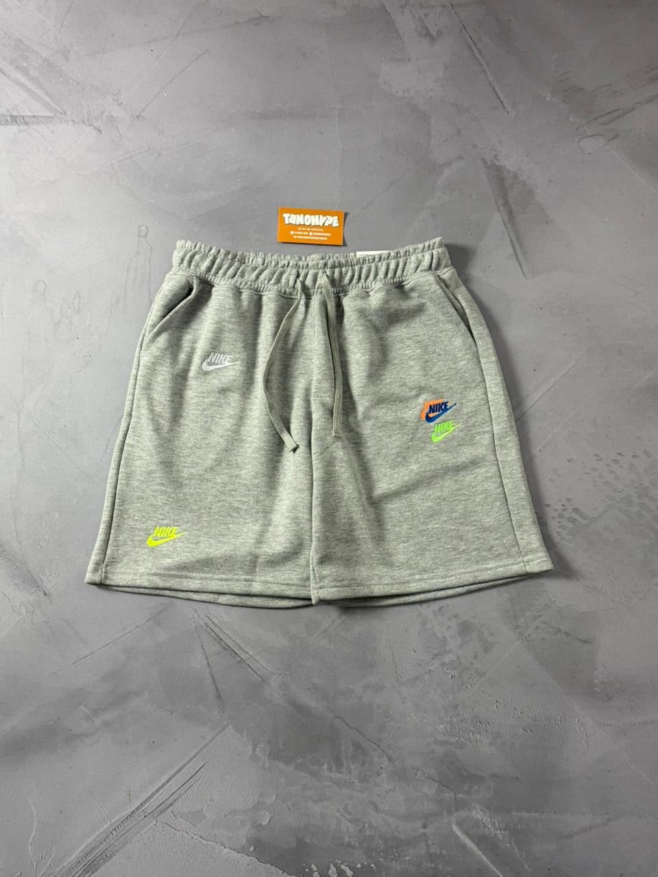 Shorts Moletom Nike Multi Swoosh - Cinza