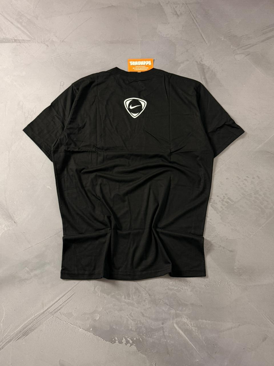 Camiseta Nike Total 90 - Preto