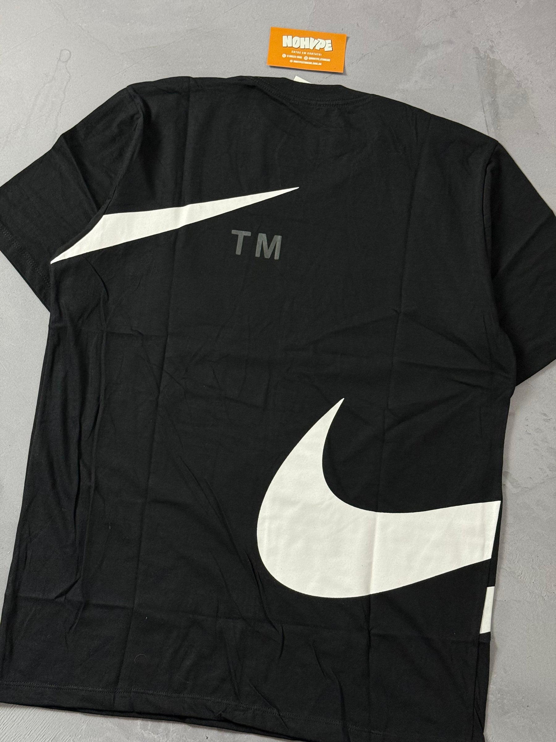 Camiseta Nike Big Swoosh TM - Preto