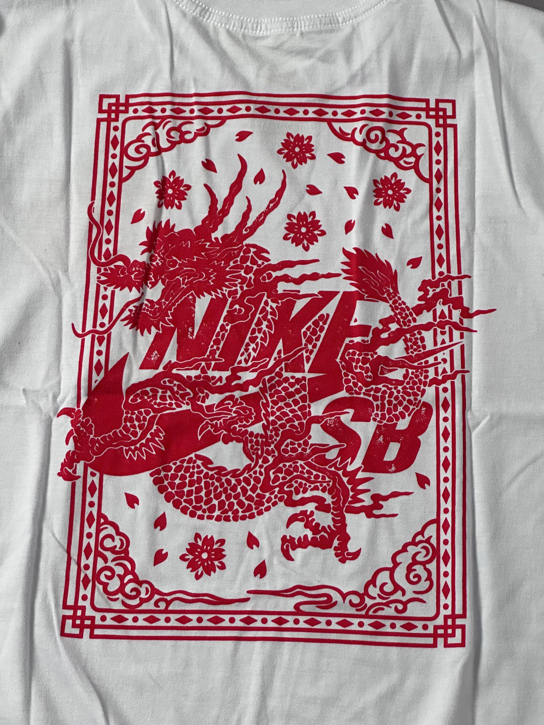 Camiseta Nike Sb Dragon - Branco