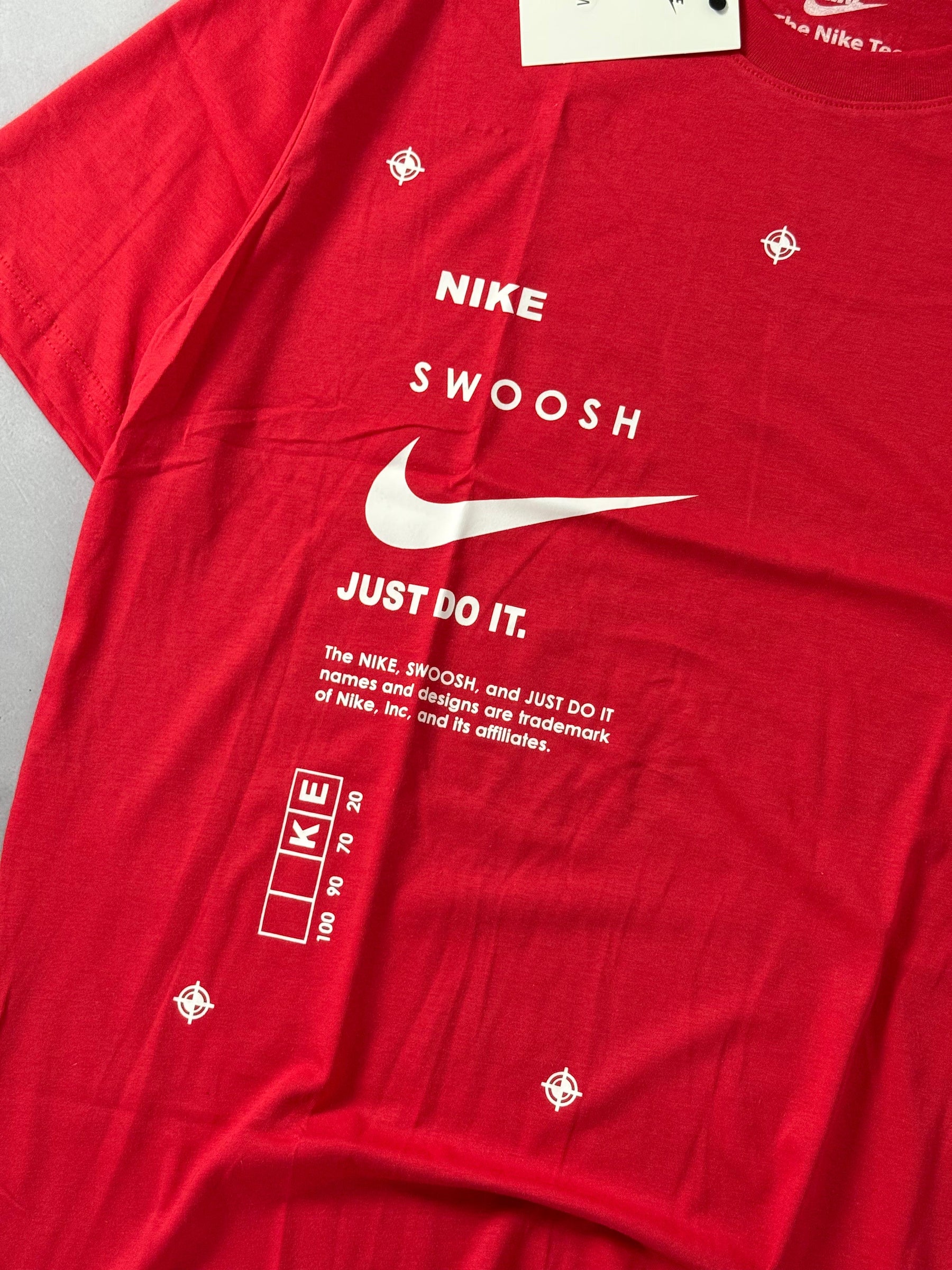 Camiseta Nike Sportswear Swoosh Club - Vermelha