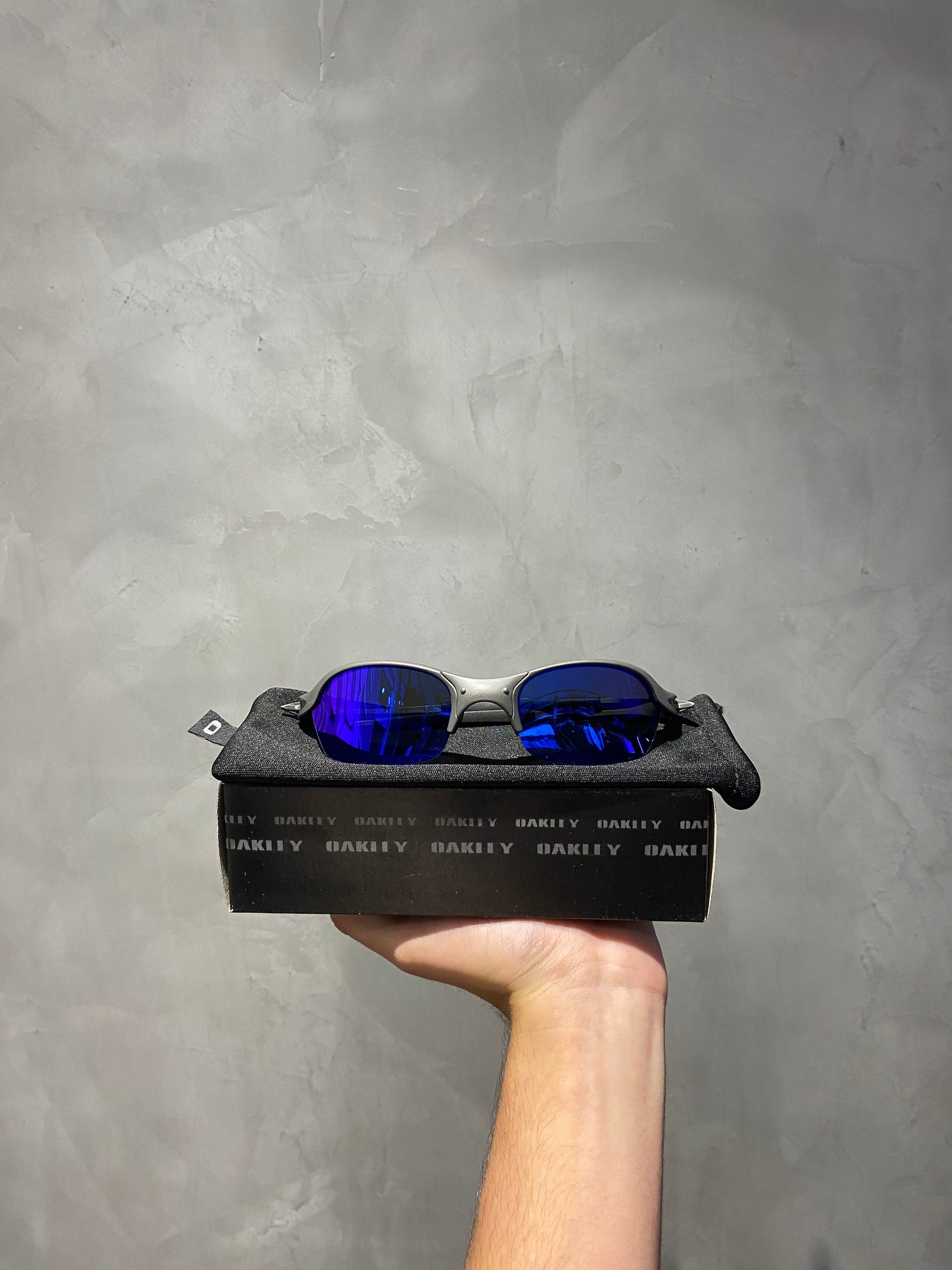 Óculos Oakley Romeo 2 - Lente Dark Blue