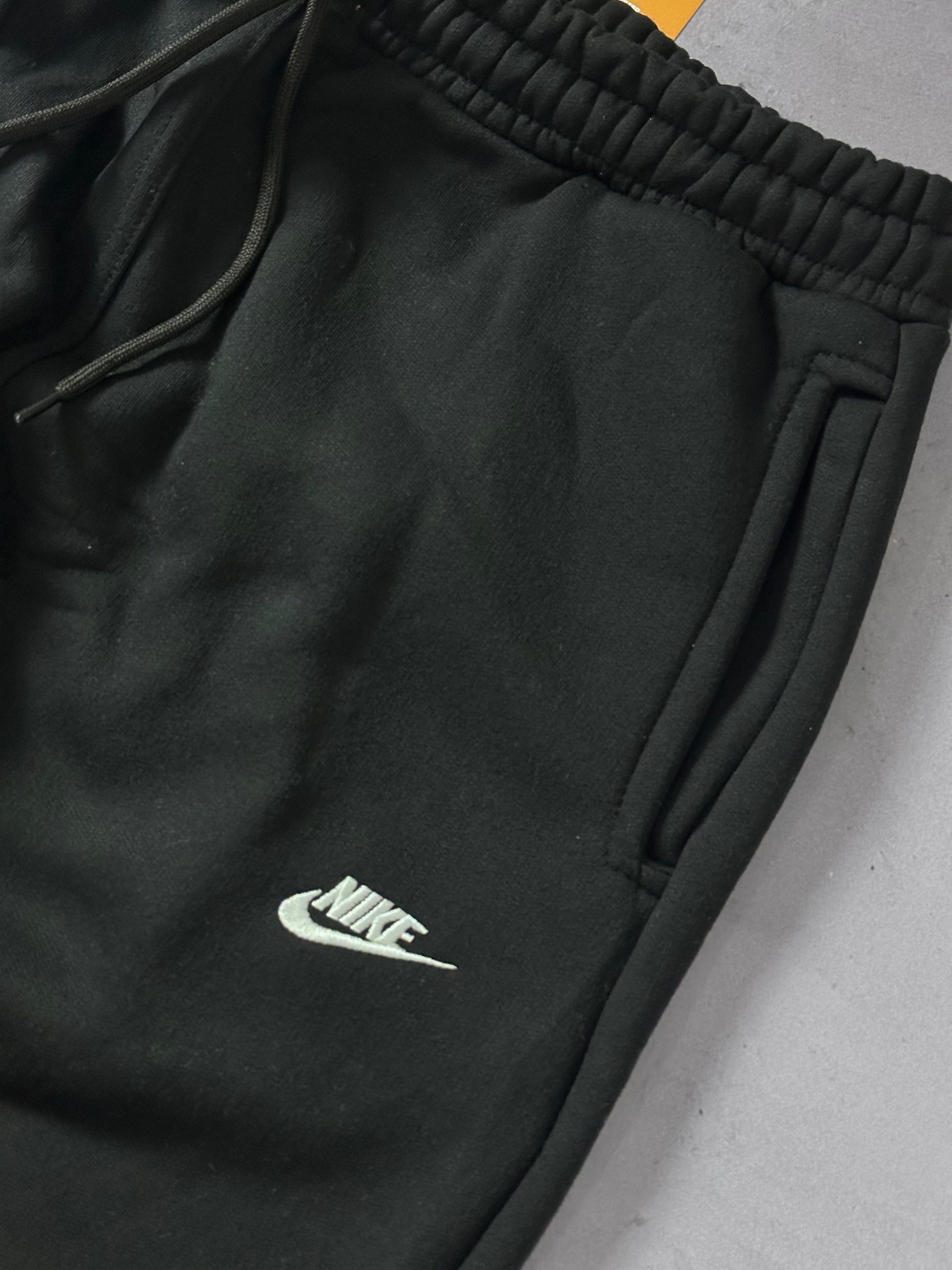 Calça Moletom Nike Club - Preto