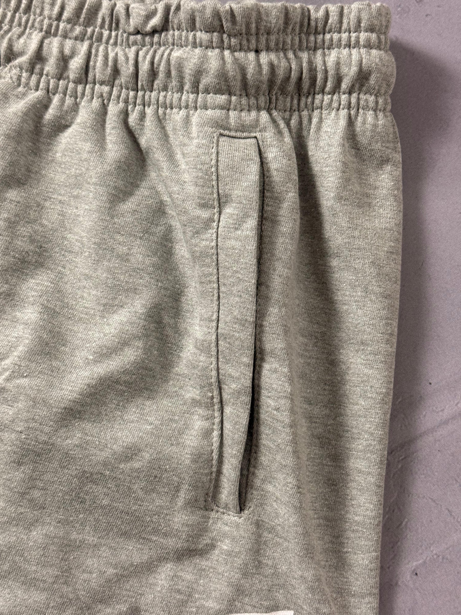 Shorts Moletom Nike Icon - Cinza