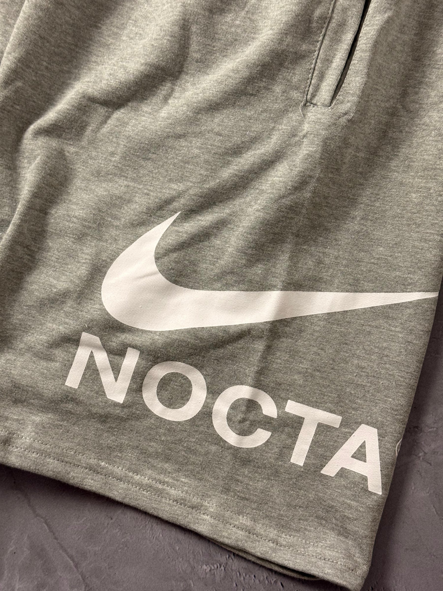 Shorts Moletom Nike x Nocta - Cinza