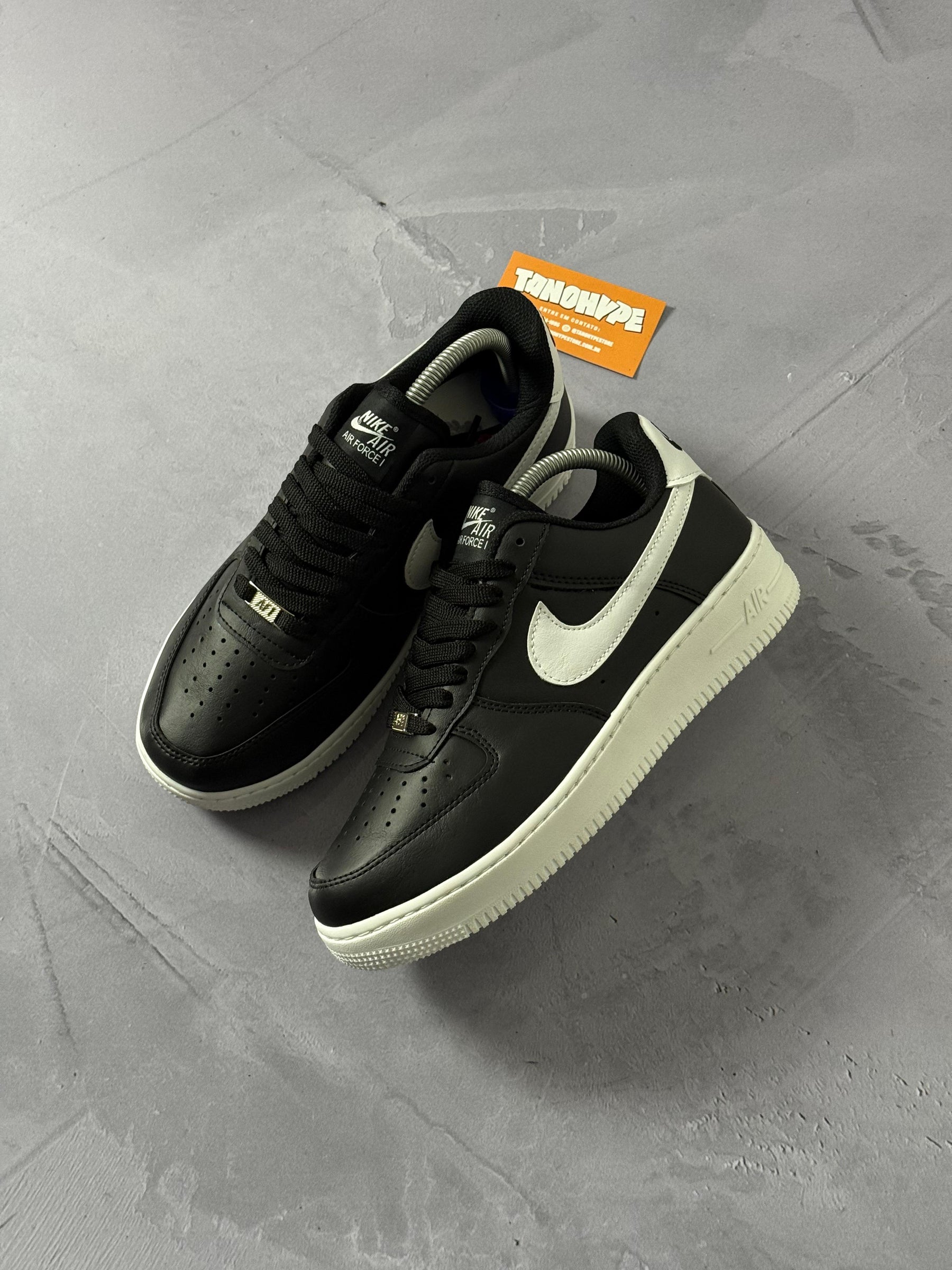 Tênis Nike Air Force 1 - Preto e Branco
