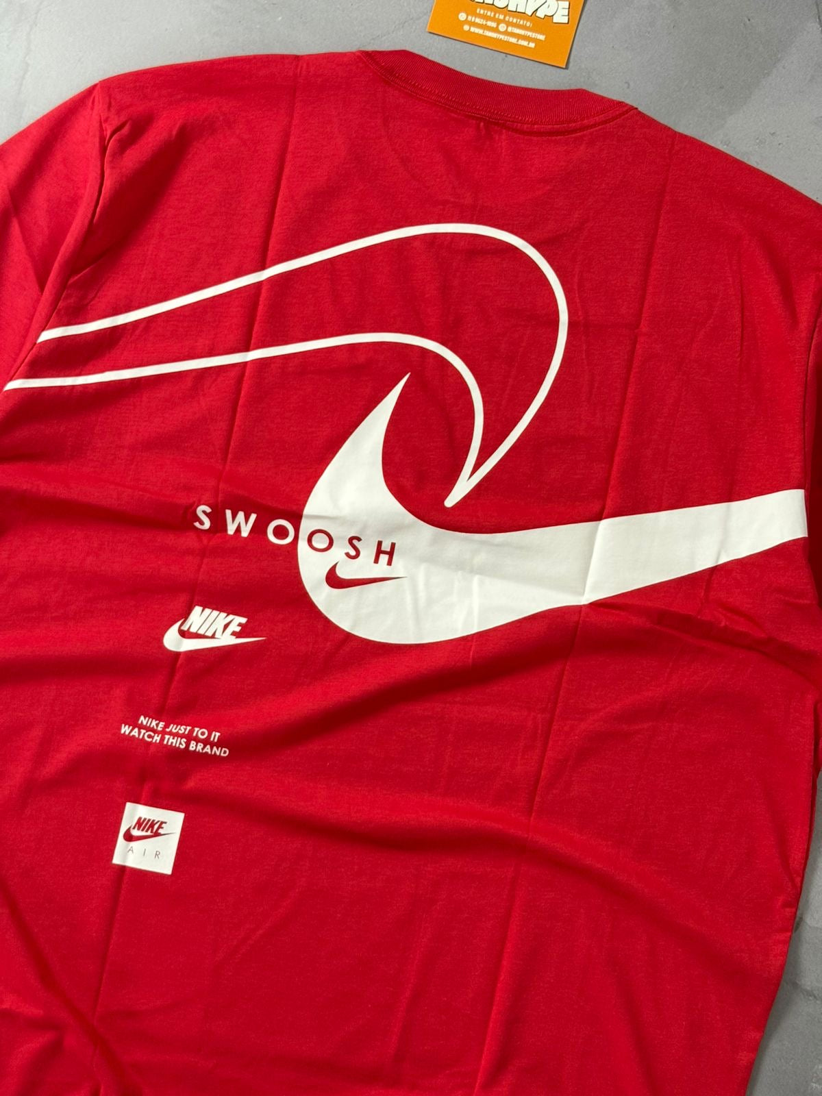 Camiseta Nike Swoosh Reverse - Vermelha