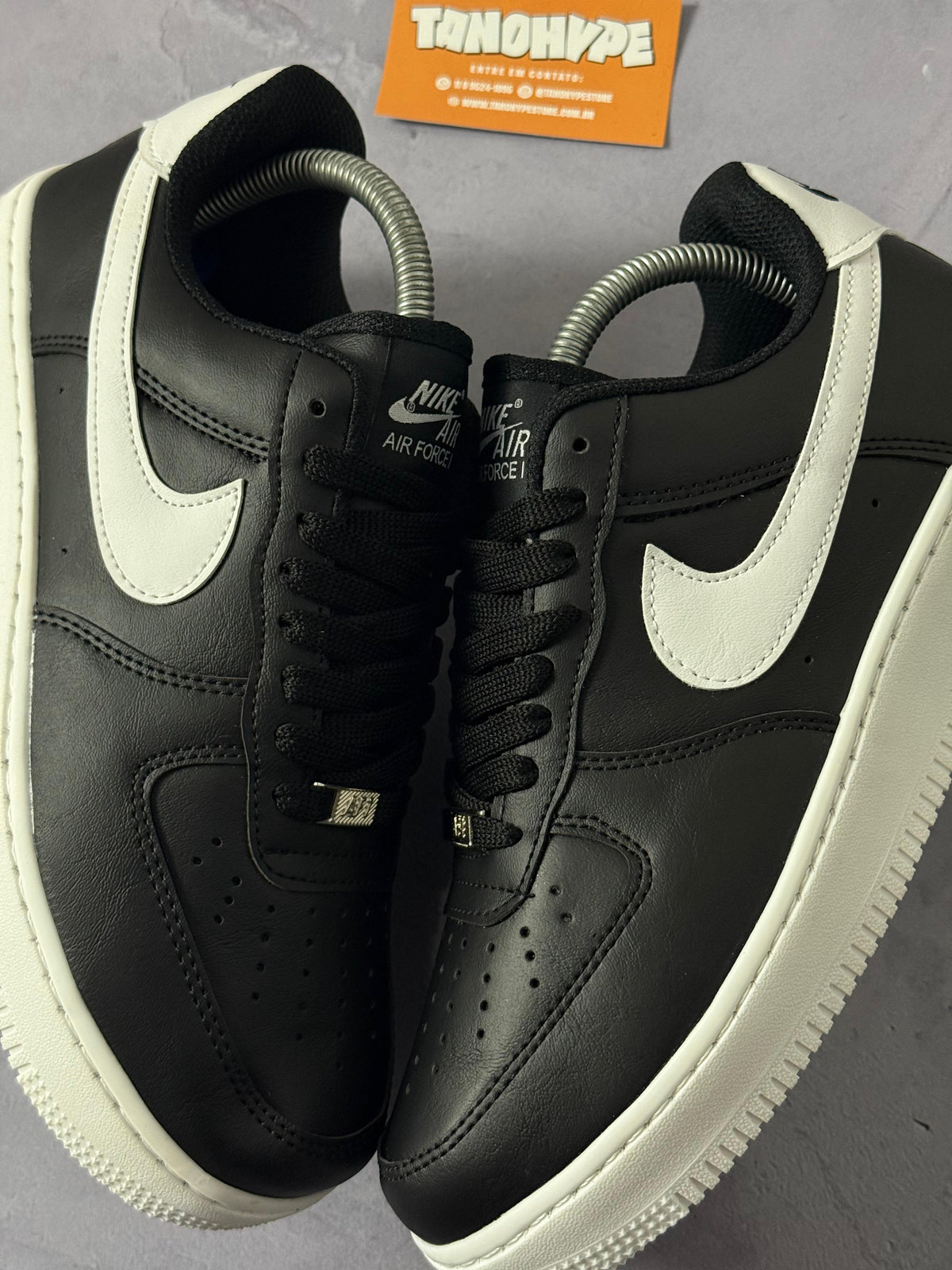 Tênis Nike Air Force 1 - Preto e Branco