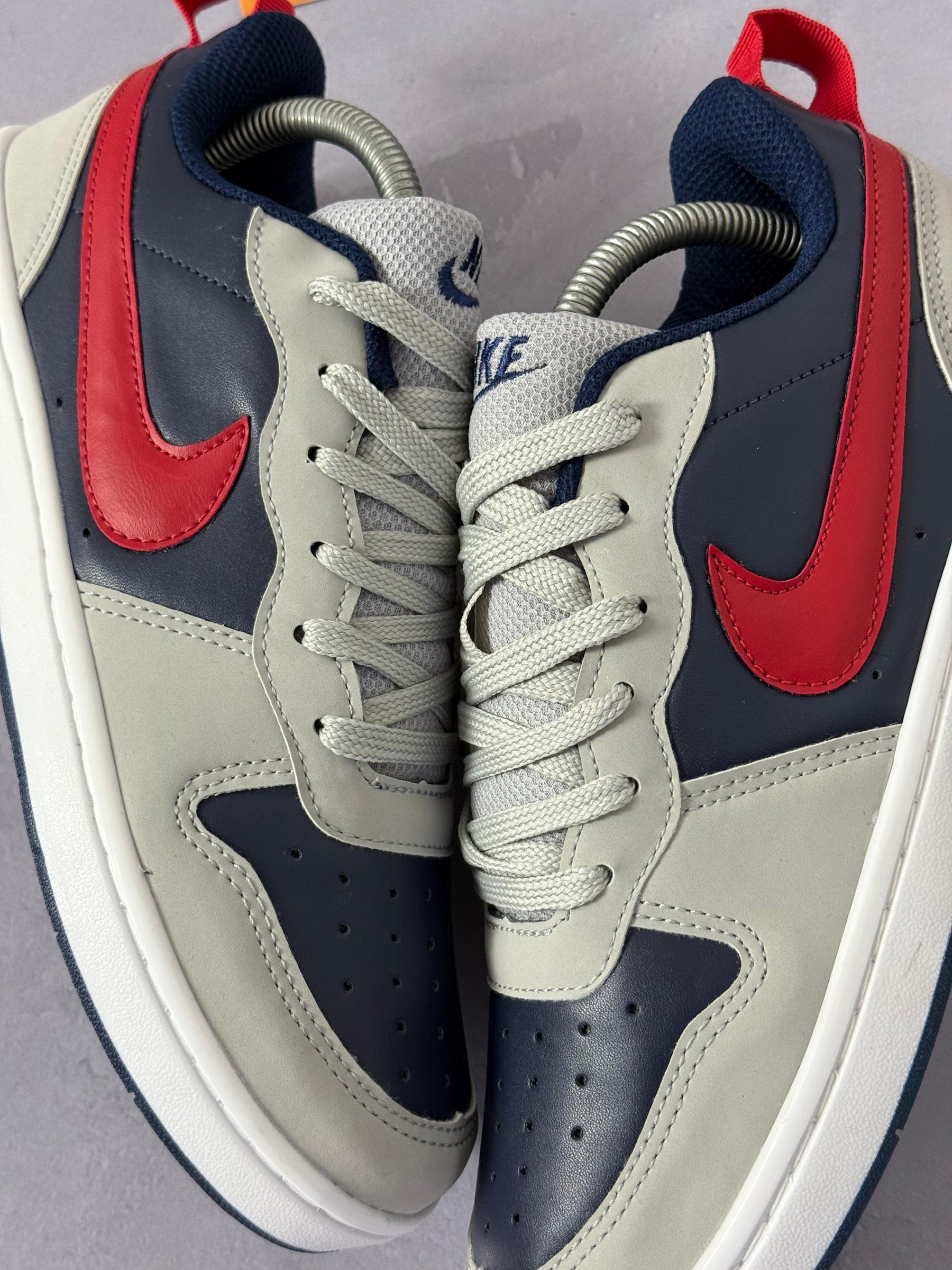 Tênis Nike Borough - Cinza/Vermelho/Azul