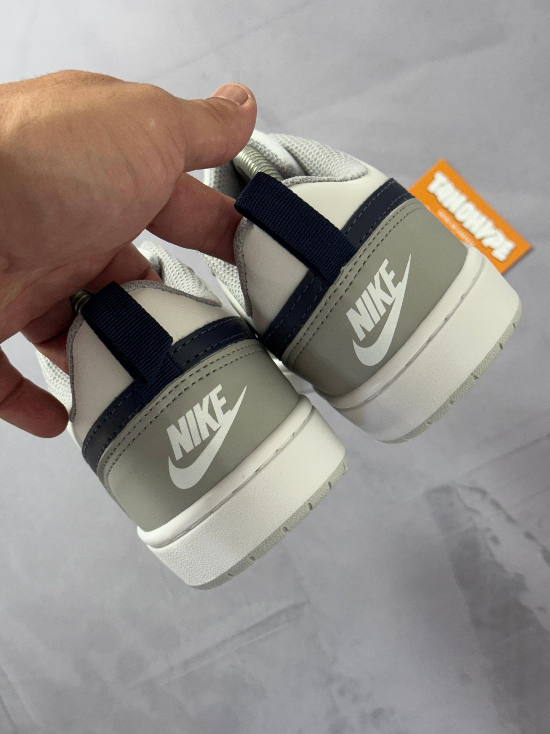 Tênis Nike Borough - Cinza/Branco/Azul