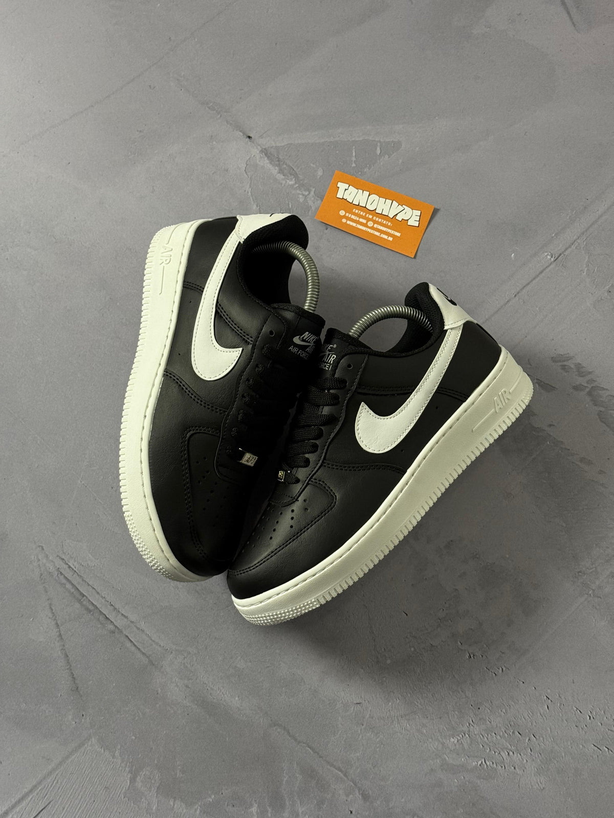 Tênis Nike Air Force 1 - Preto e Branco