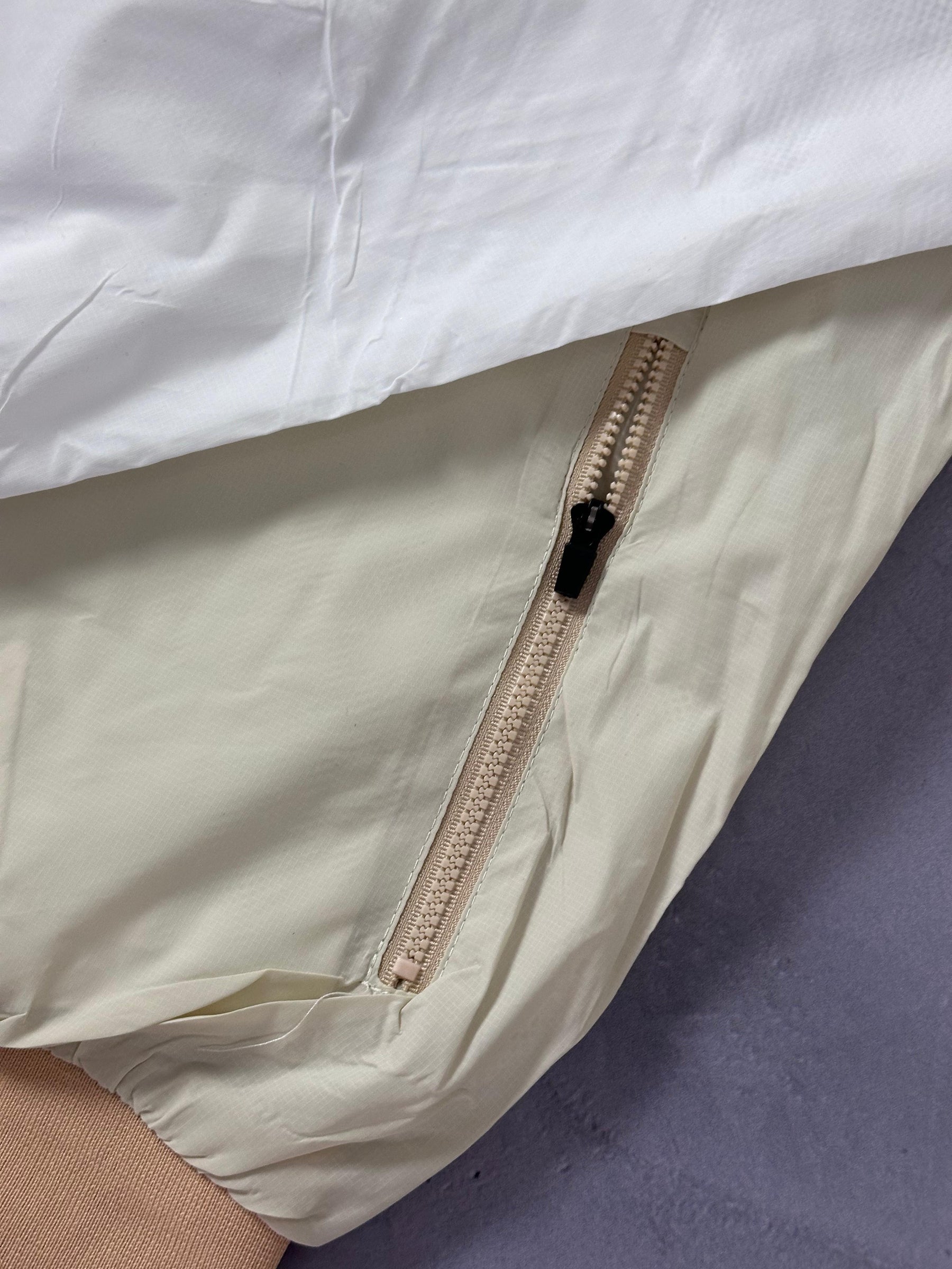 Corta Vento Nike Windrunner - Bege e Branco