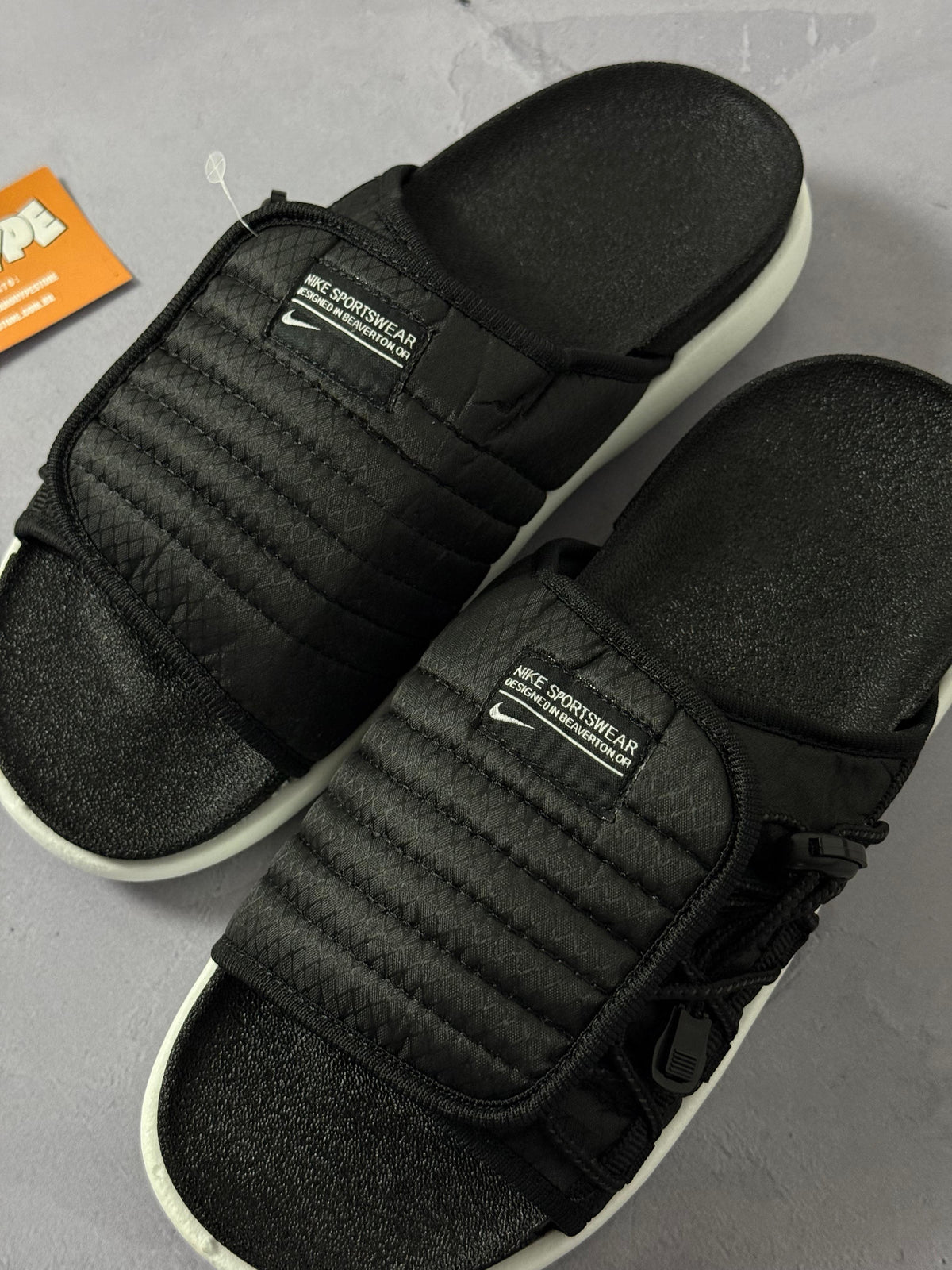 Chinelo Slide Asuna 2.0 Nike - Preto/Branco