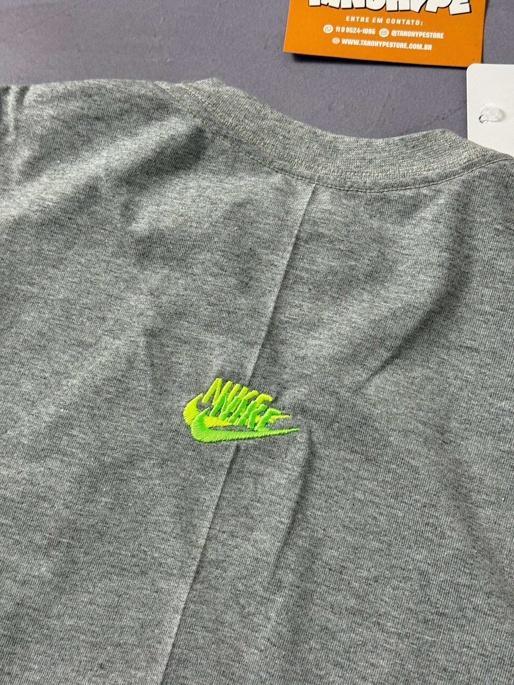 Camiseta Nike Multi Swoosh - Cinza