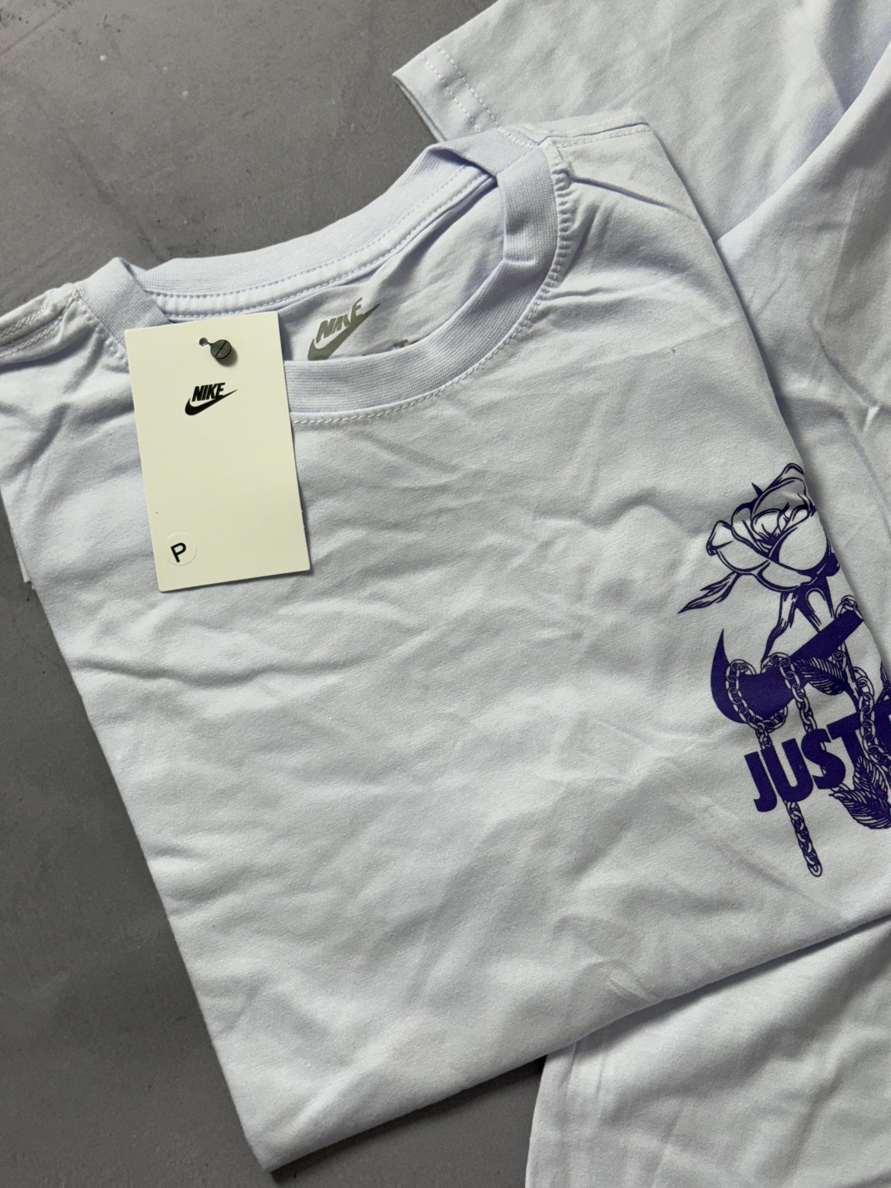 Camiseta Nike Flowers - Branco