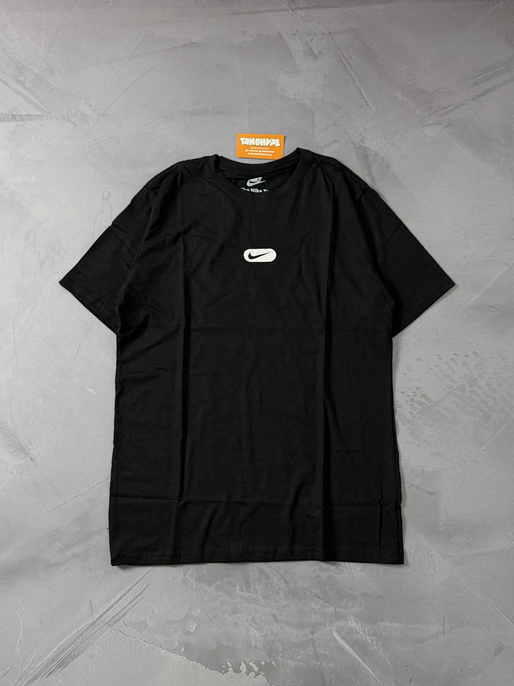 Camiseta Nike Swoosh Reverse - Preto