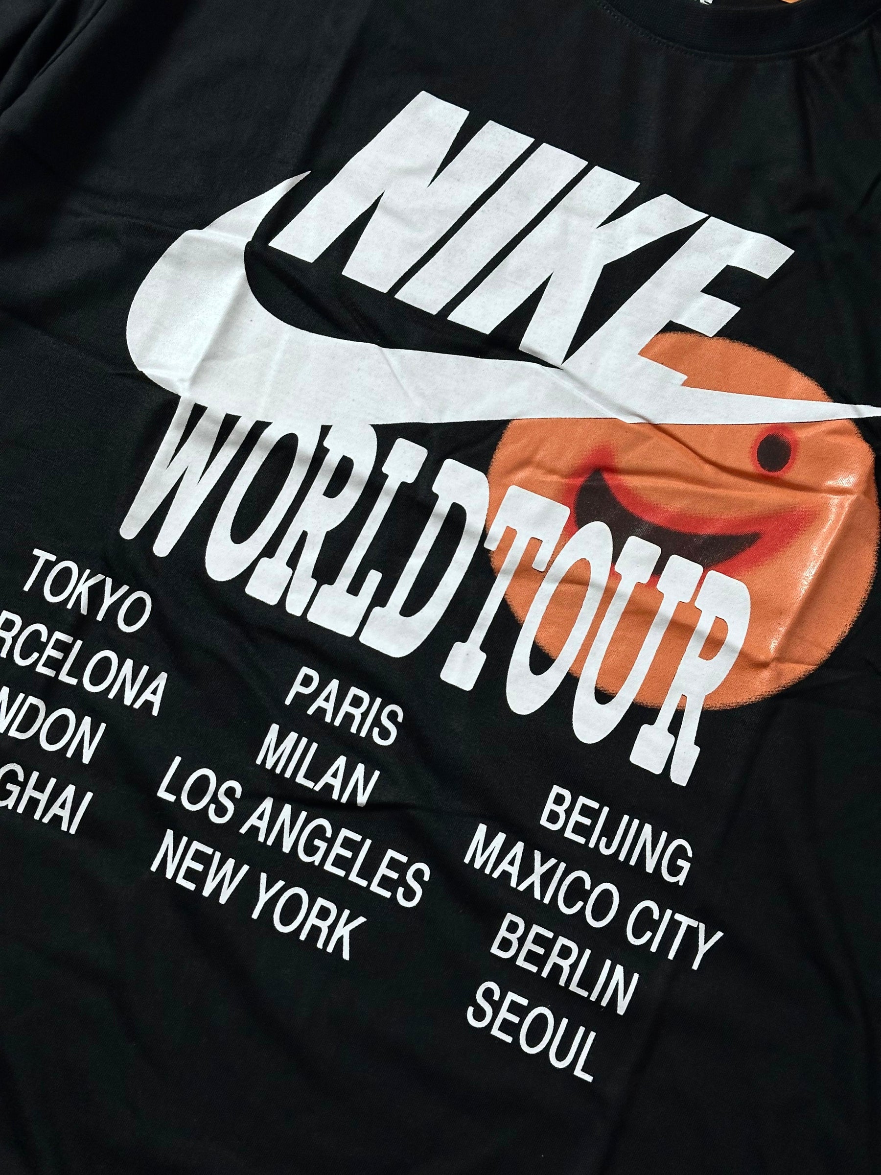 Camiseta Nike World Tour - Preto