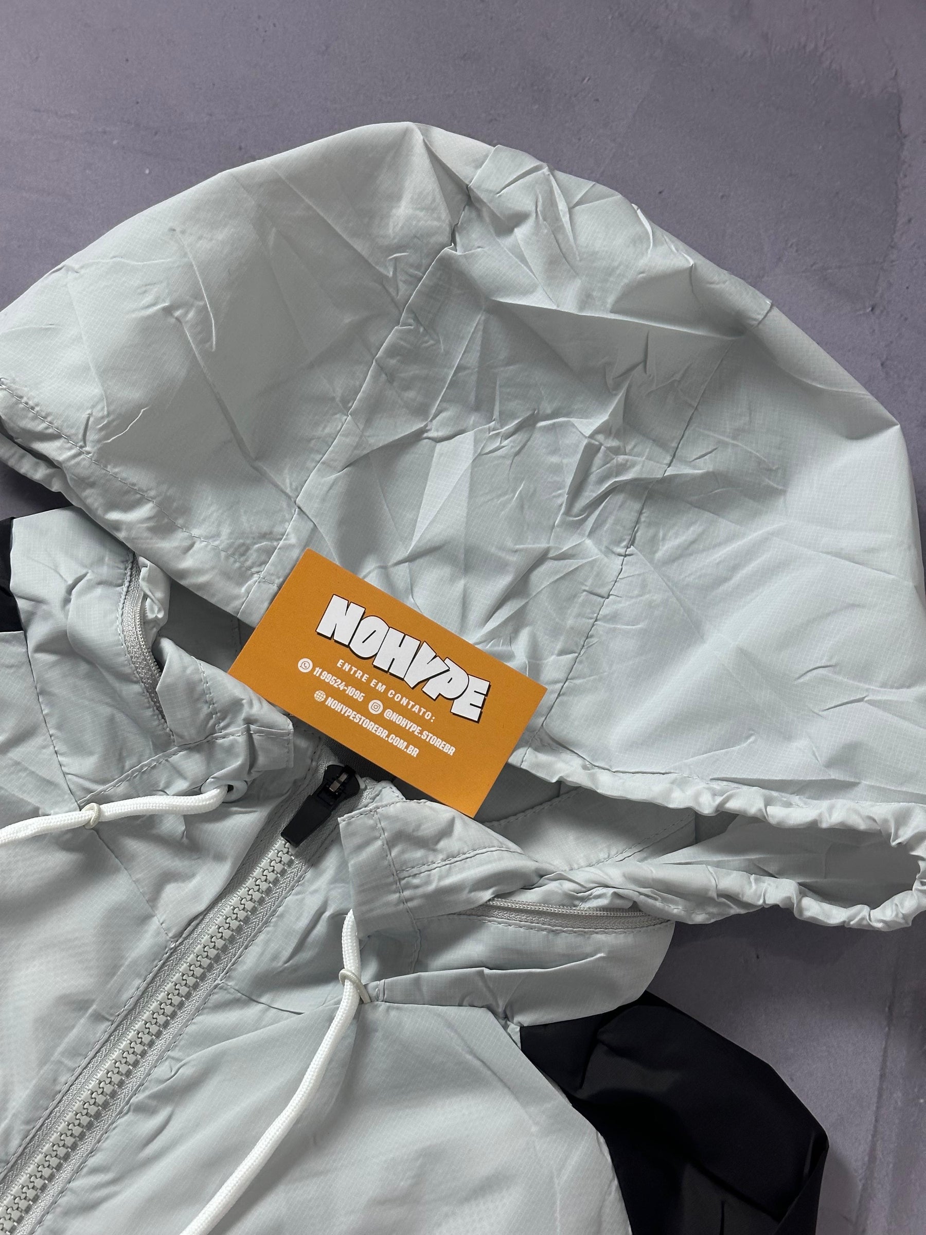 Corta Vento Nike Windrunner - Preto e Cinza