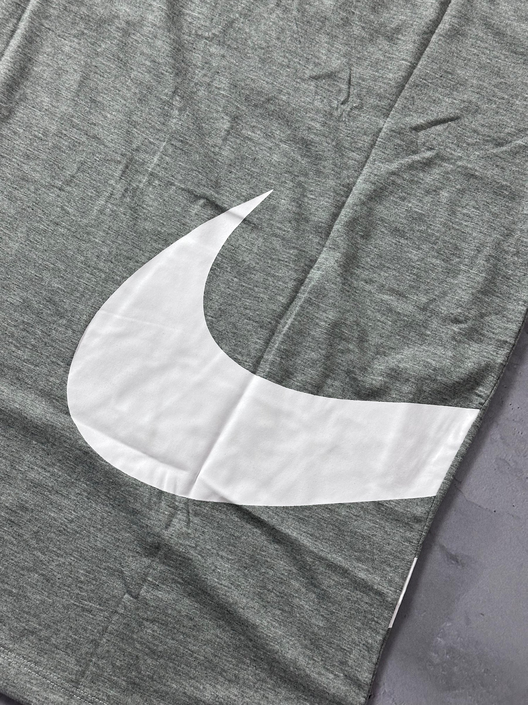 Camiseta Nike Big Swoosh TM - Cinza