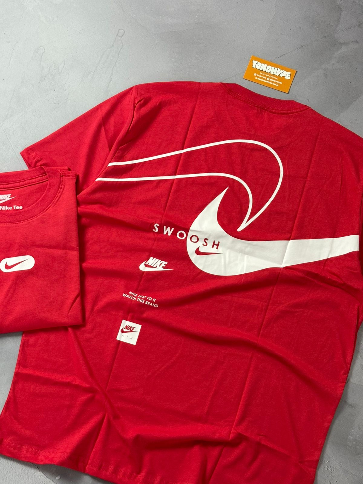Camiseta Nike Swoosh Reverse - Vermelha