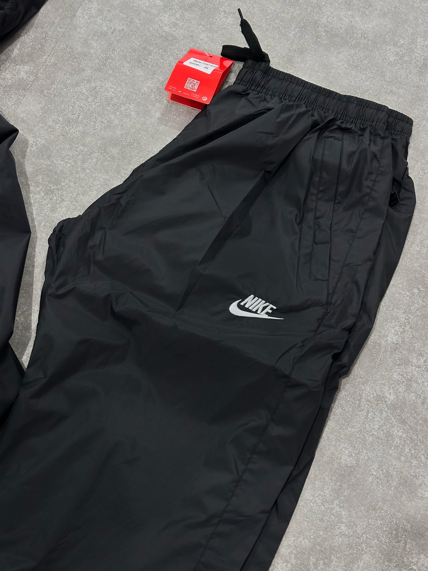 Conjunto Nike - Calça + Corta Vento Preto/Branco