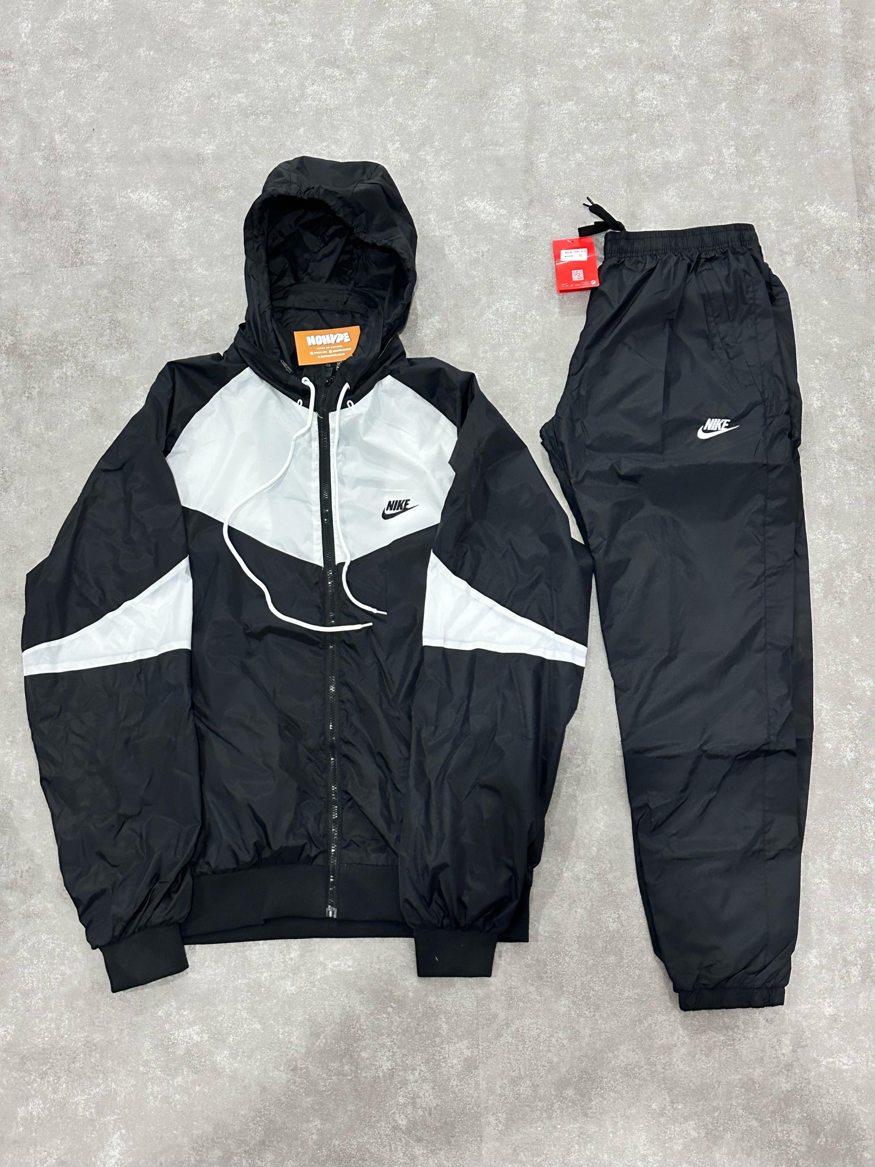 Conjunto Nike - Calça + Corta Vento Preto/Branco