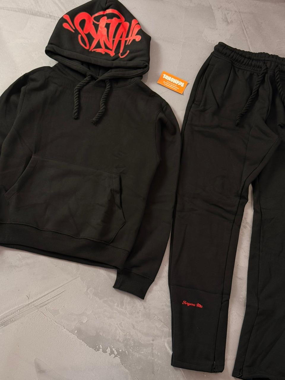 Conjunto Syna World - Preto e Vermelho