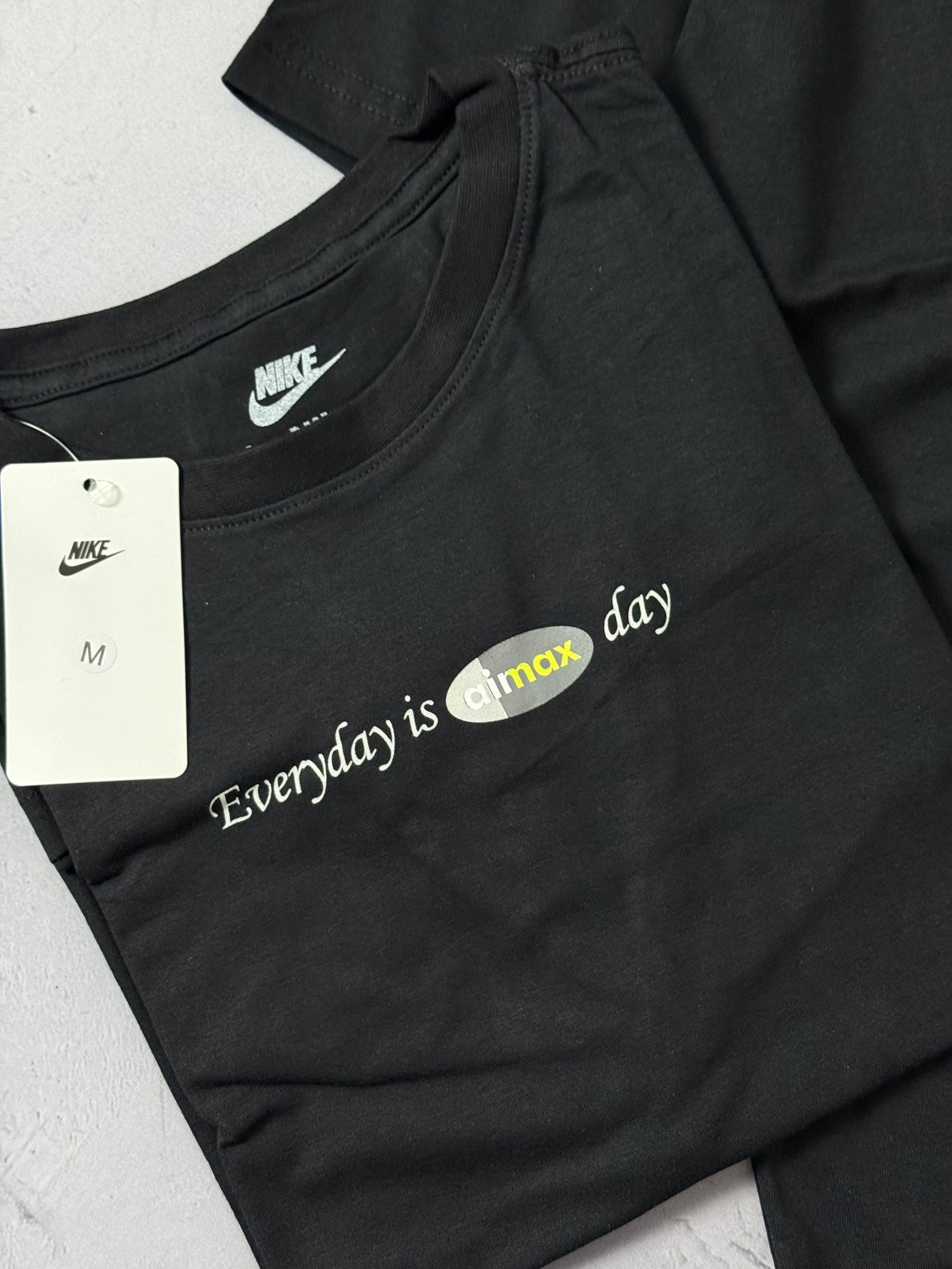 Camiseta Nike AirMax Day - Preto