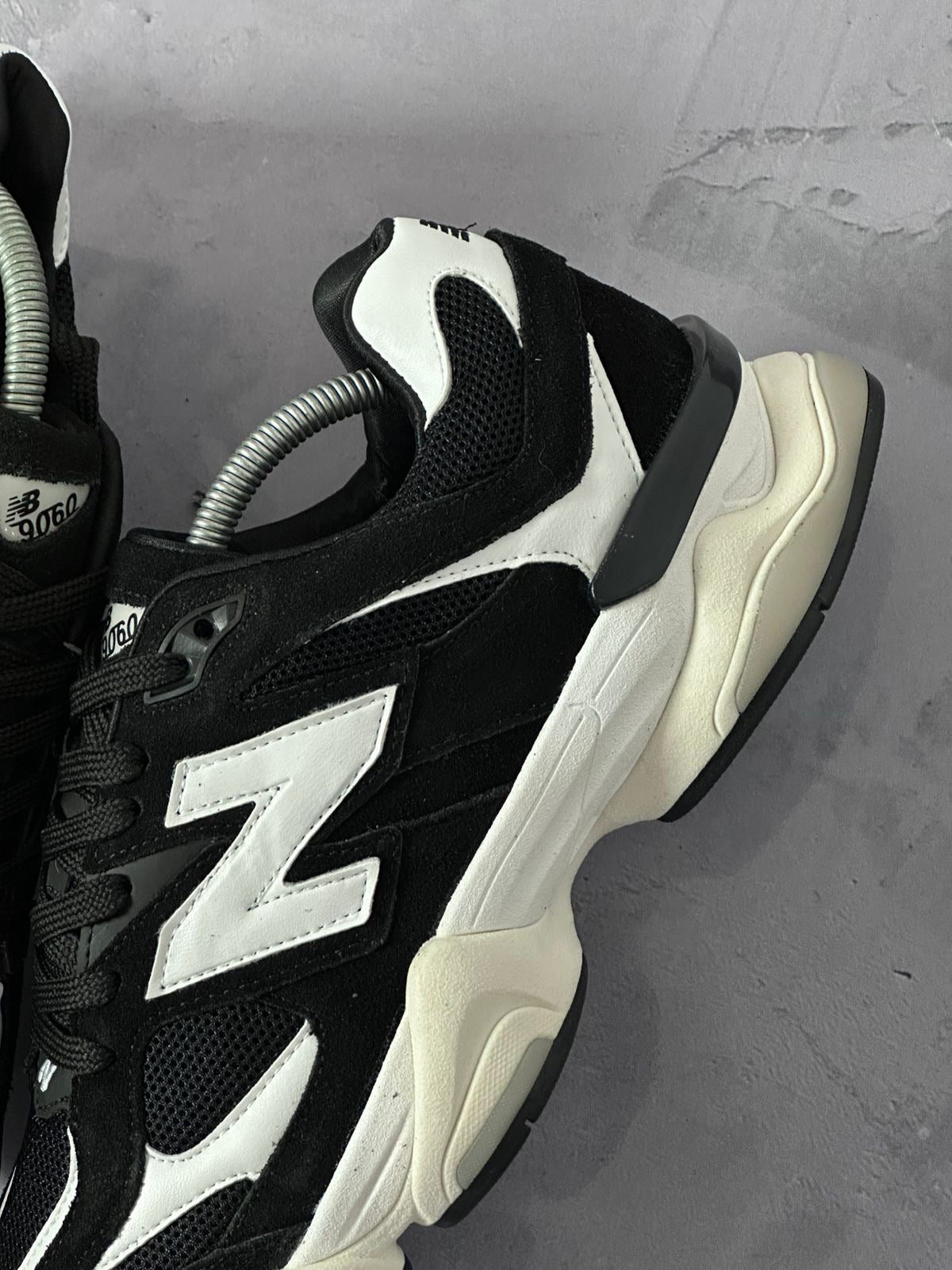 Tênis New Balance 9060 - Preto e Branco