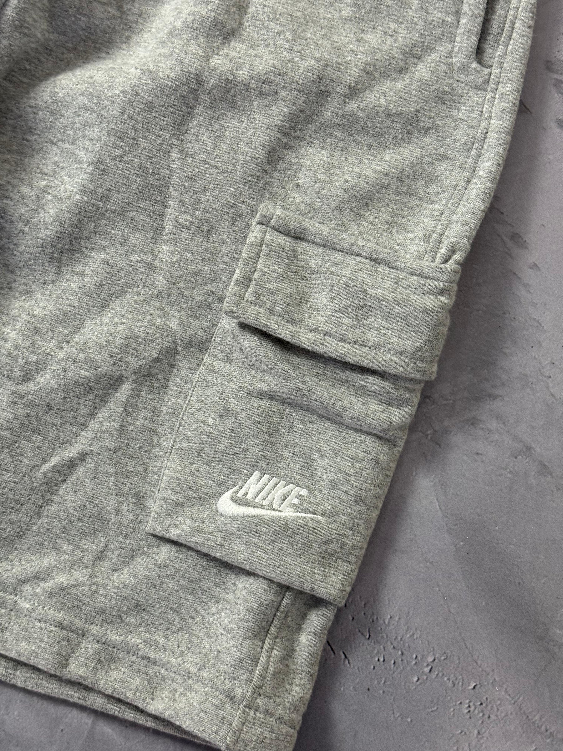 Shorts Moletom Nike Cargo - Cinza