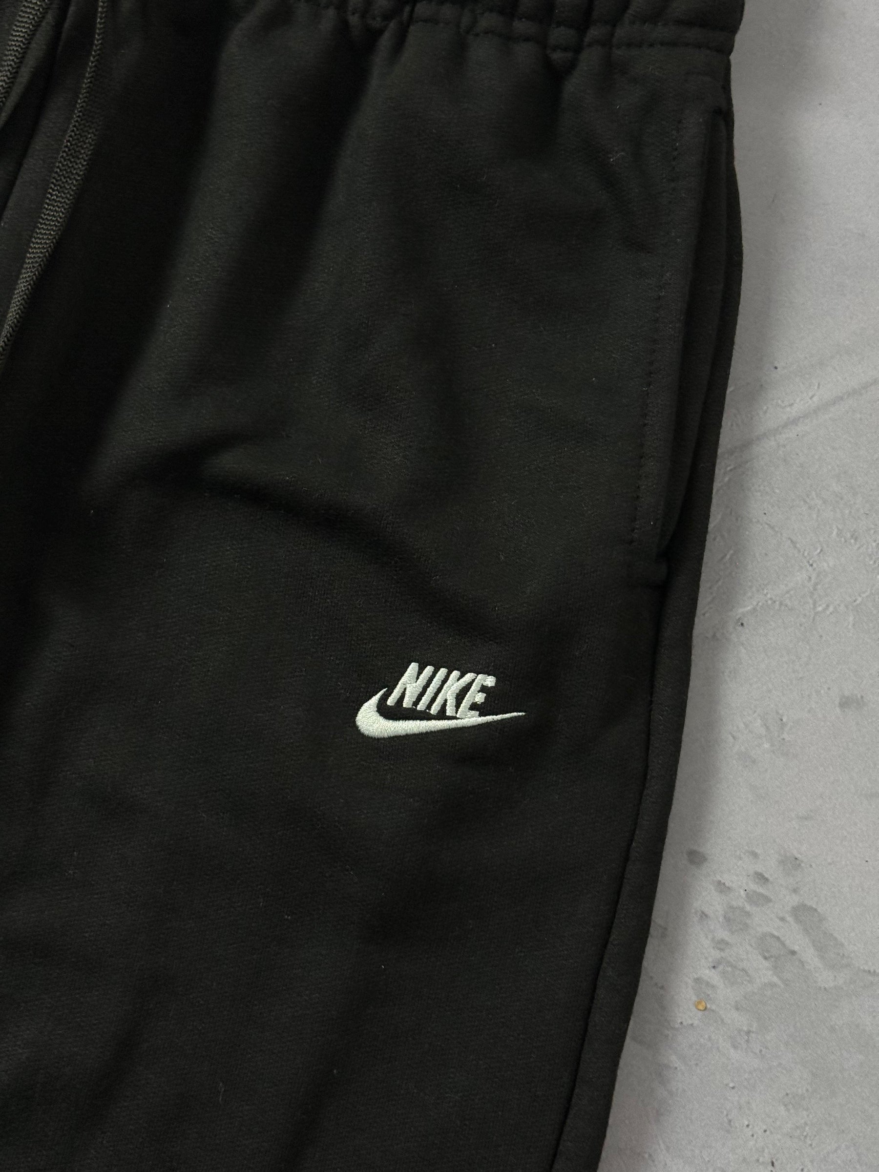 Shorts Moletom Nike Club - Preto