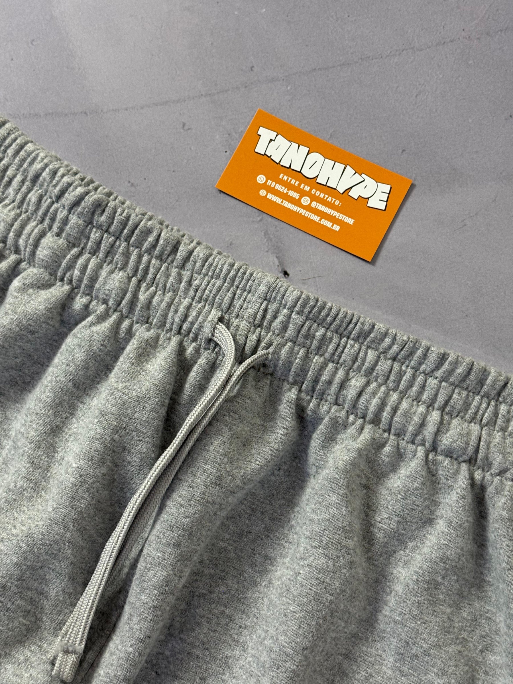 Shorts Moletom Nike Cargo - Cinza