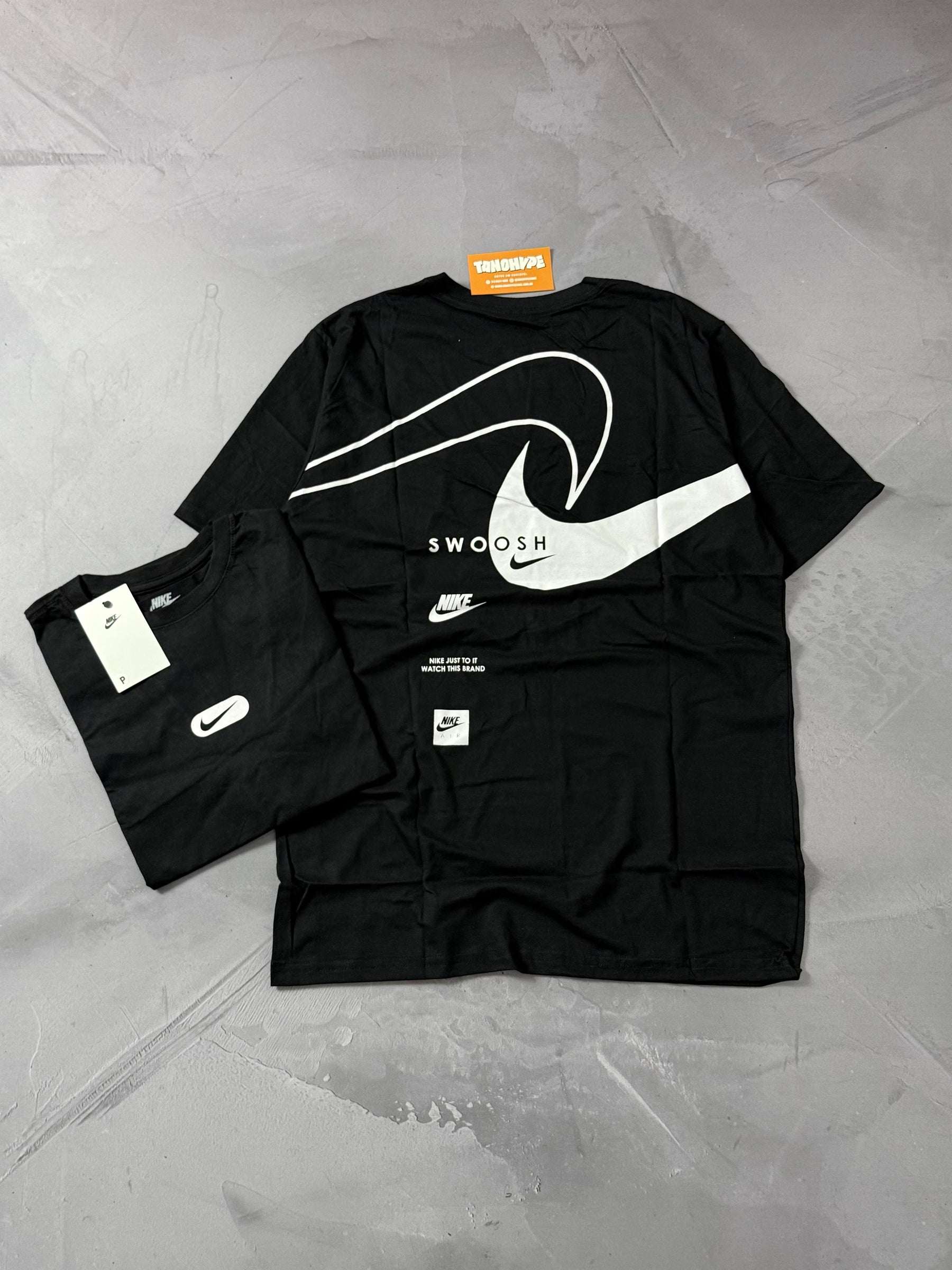 Camiseta Nike Swoosh Reverse - Preto