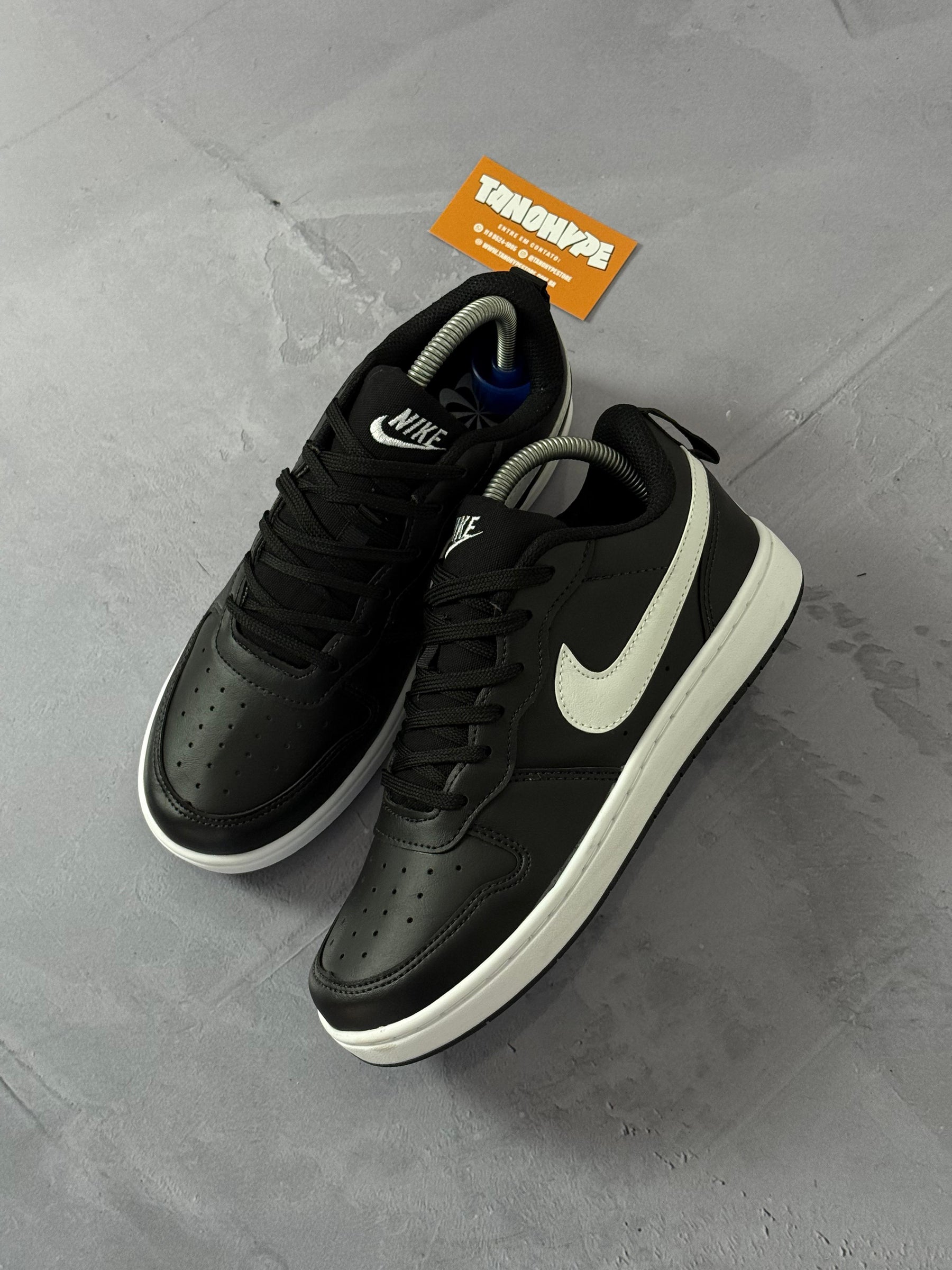 Tênis Nike Borough - Preto e Branco