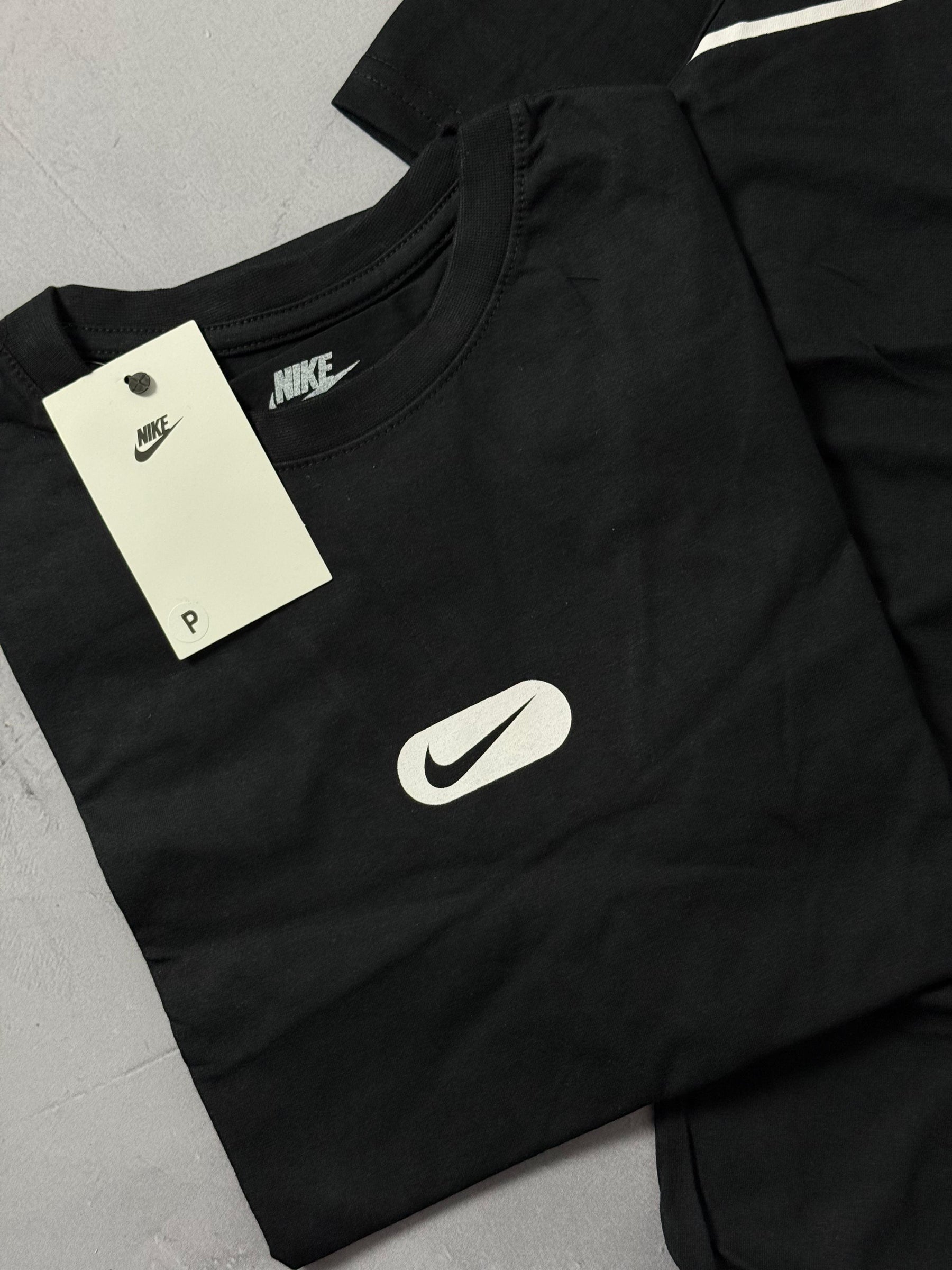 Camiseta Nike Swoosh Reverse - Preto