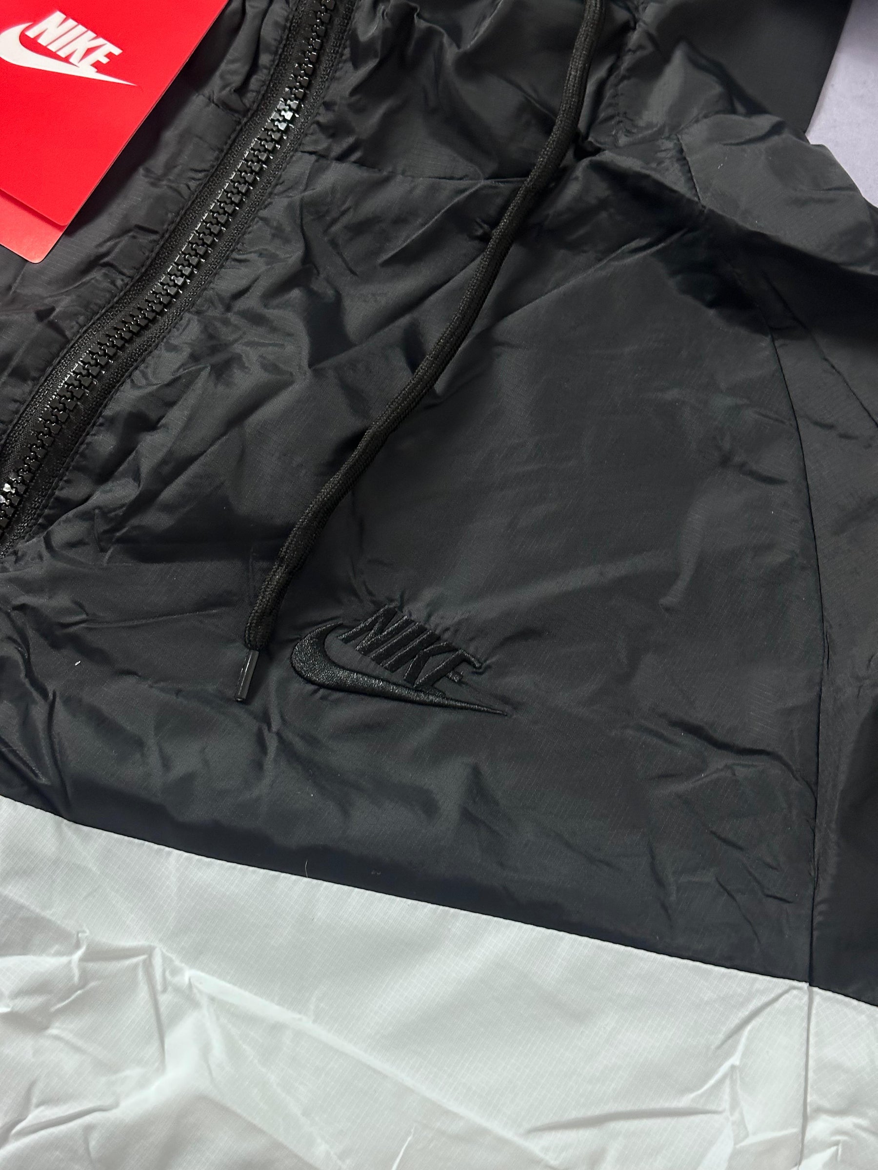 Corta Vento Nike Big Swoosh - Preto