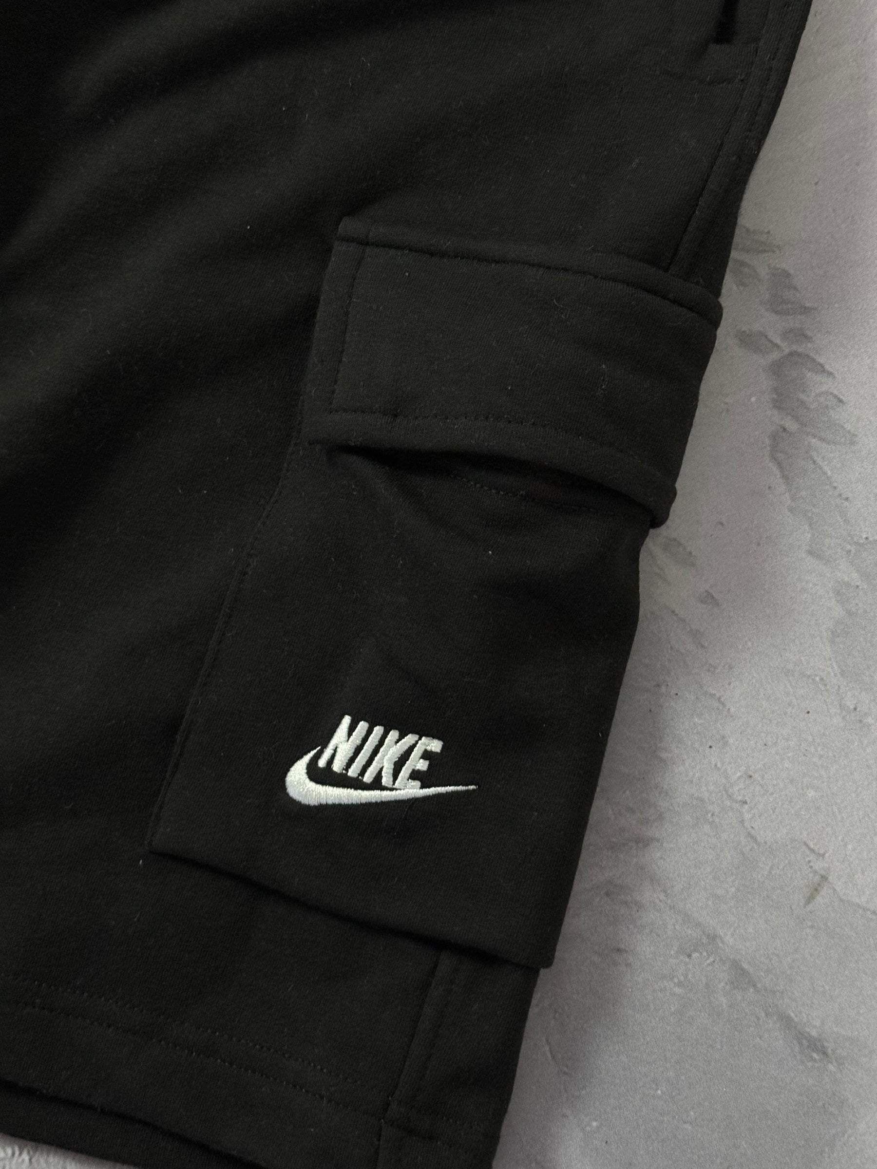 Shorts Moletom Nike Cargo - Preto